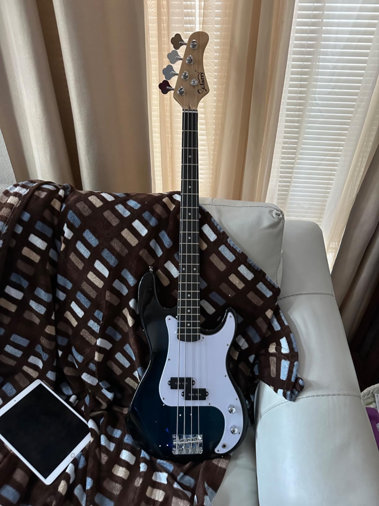 GLARRY Full Size Electric Bass Guitar Beginner Kit 4 String with AMP, Cable, Strap, Bag and Accessories (Black) Customer Review GLARRY Full Size Electric Bass Guitar Beginner Kit 4 String with AMP, Cable, Strap, Bag and Accessories (Black) - Customer Photo 2
