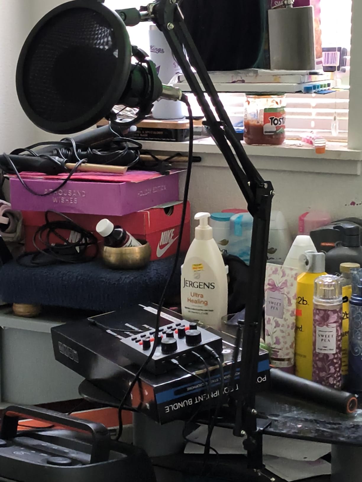 Podcast Equipment Bundle, BM-800 Recording Studio Package with Voice Changer, Live Sound Card - Audio Interface for Laptop Computer Vlog Living Broadcast Live Streaming YouTube TikTok (AM100-V8) - Customer Photo 1