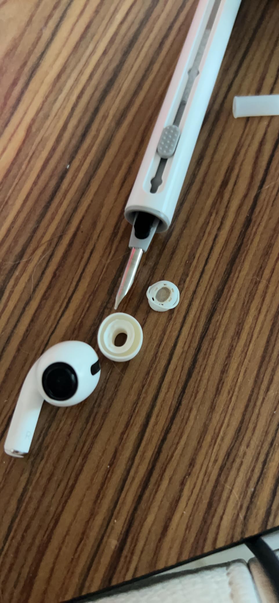 Hyashee Cleaner Kit for Airpods Pro 1 2 3 Multi-Function Cleaning Pen with Soft Brush Flocking Sponge for Bluetooth Earphones Case Cleaning Tools White - Customer Photo 3
