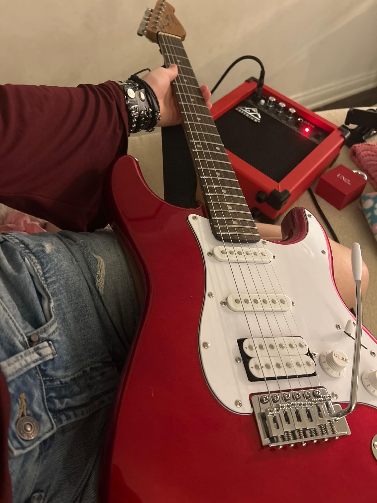 EASTROCK 39 inch Full-Size Electric Guitar Kit for Beginner Starter with 10w Amp, Bag, Capo, Shoulder Strap, String, Cable, Picks. (39