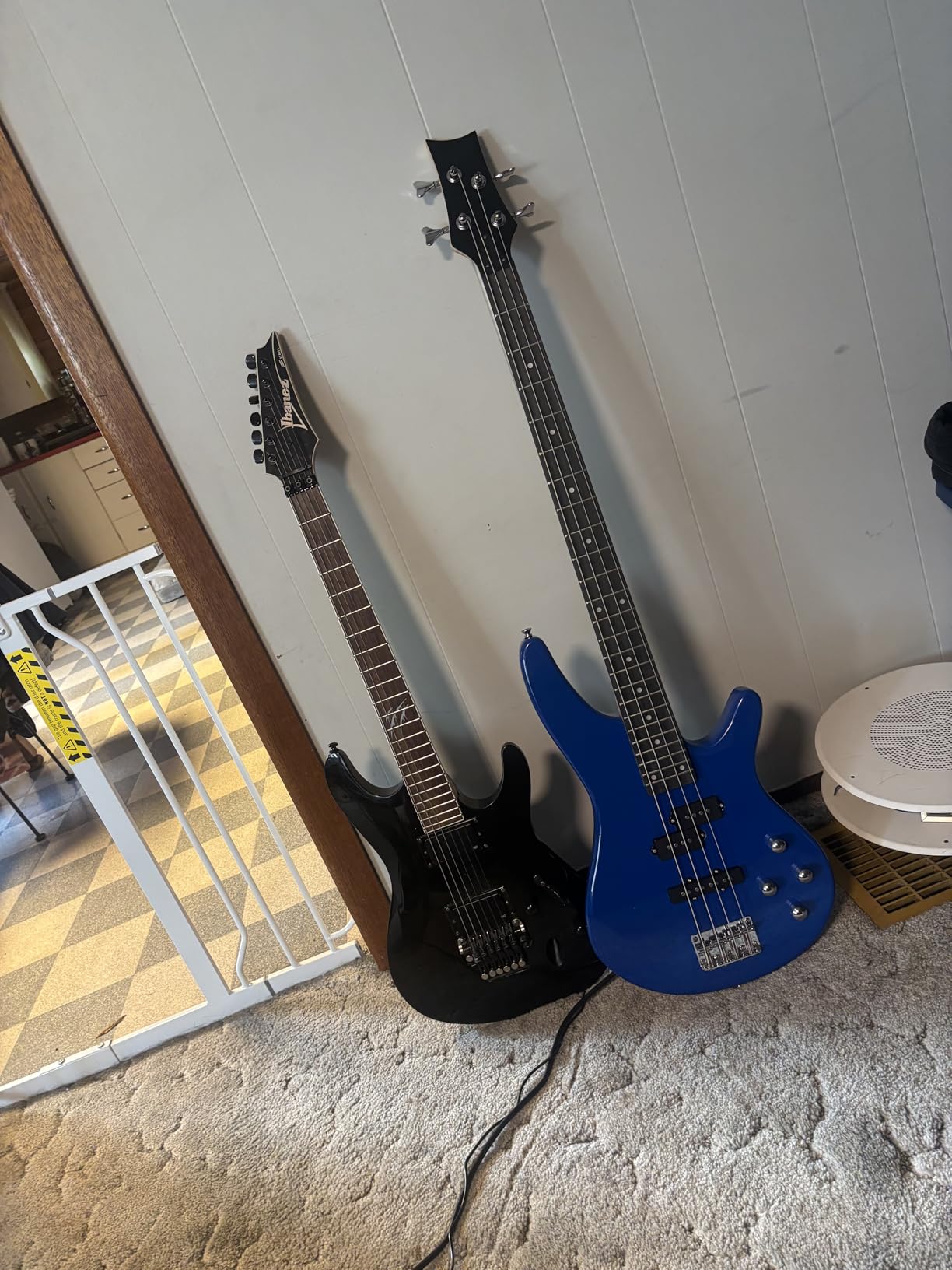 Ktaxon 4 String Electric Bass Guitar, Full Size Standard Right Handed Rosewood Fingerboard Beginner Kit with Cable Wrench Tool (Sunset) Customer Review Ktaxon 4 String Electric Bass Guitar, Full Size Standard Right Handed Rosewood Fingerboard Beginner Kit with Cable Wrench Tool (Sunset) - Customer Photo 2