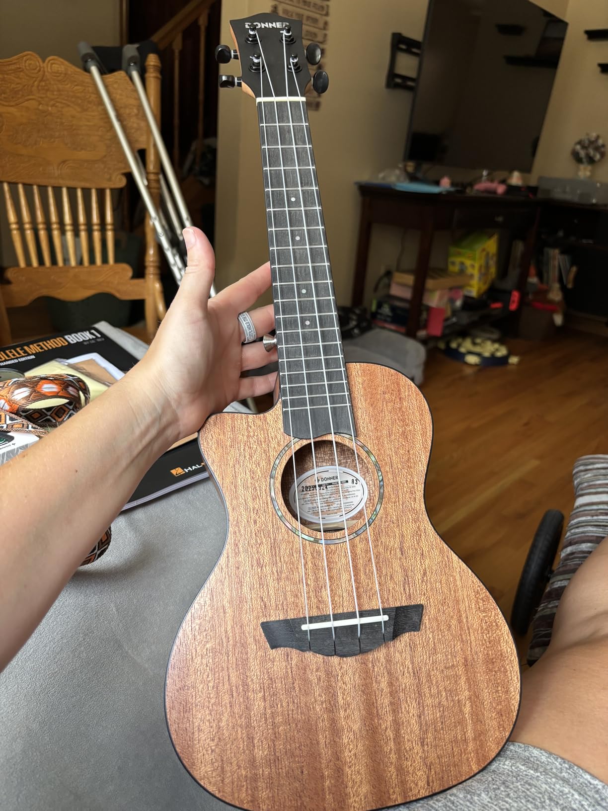 Donner Soprano Ukulele Mahogany 21 inch Ukelele Beginner Kit Online Lesson Gig Bag Strap Nylon String Tuner Picks Cloth DUS-1 Ukalalee Set Christmas Gift Customer Review Donner Soprano Ukulele Mahogany 21 inch Ukelele Beginner Kit Online Lesson Gig Bag Strap Nylon String Tuner Picks Cloth DUS-1 Ukalalee Set Christmas Gift - Customer Photo 1