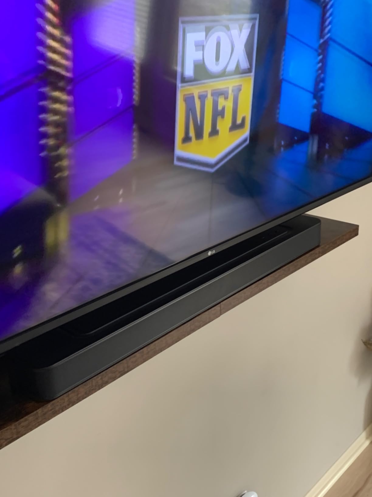 JBL Bar 300: 5.0-Channel Compact All-in-one soundbar with MultiBeam™ and Dolby Atmos®, Black Customer Review JBL Bar 300: 5.0-Channel Compact All-in-one soundbar with MultiBeam™ and Dolby Atmos®, Black - Customer Photo 1