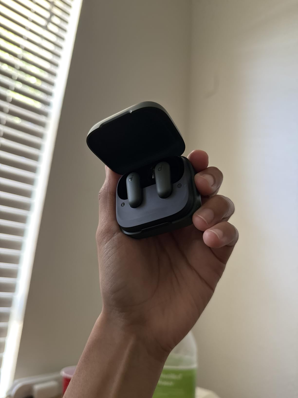 Soundcore P30i by Anker Noise Cancelling Earbuds, Strong and Smart Noise Cancelling, Powerful Bass, 45H Playtime, 2-in-1 Case and Phone Stand, IP54, Wireless Earbuds, Bluetooth 5.4 (Black) Customer Review Soundcore P30i by Anker Noise Cancelling Earbuds, Strong and Smart Noise Cancelling, Powerful Bass, 45H Playtime, 2-in-1 Case and Phone Stand, IP54, Wireless Earbuds, Bluetooth 5.4 (Black) - Customer Photo 1