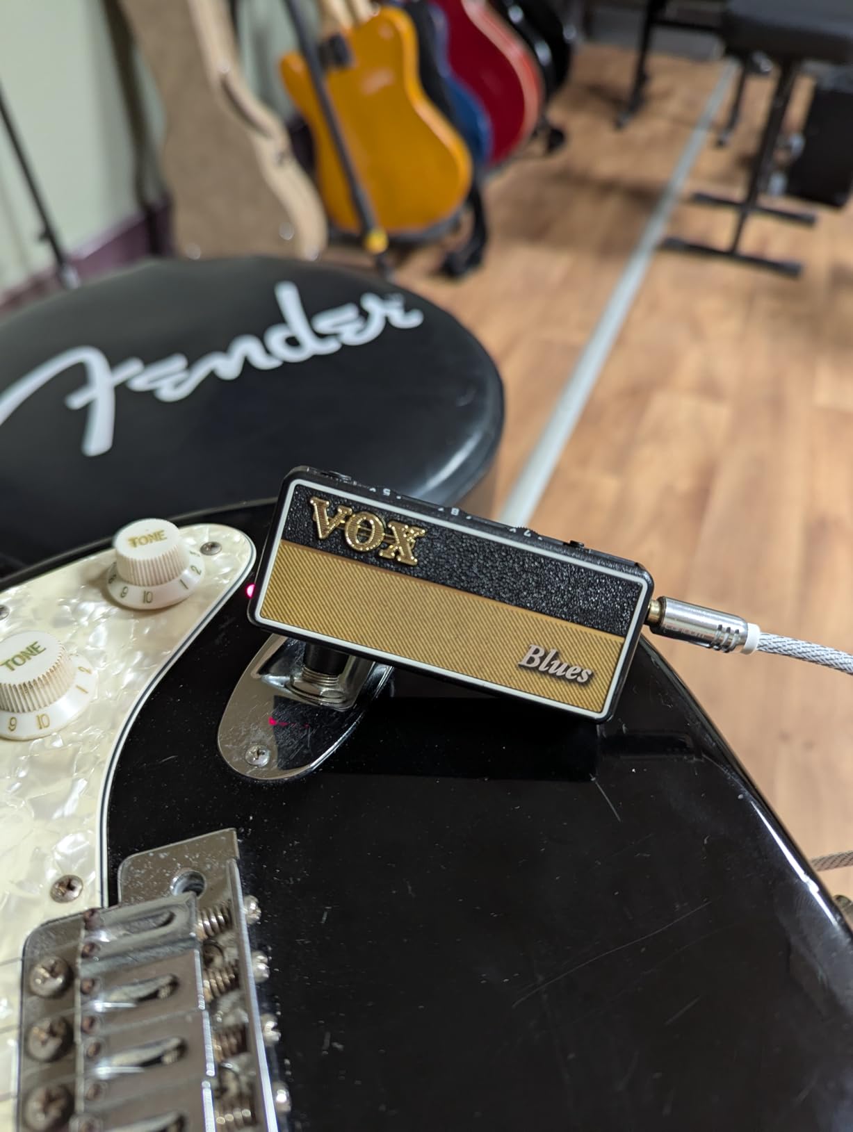 Vox amPlug 3 Plug-In Headphone Amplifier with Built-In Stereo Effects and Volume Control (AC30) - Customer Photo 1