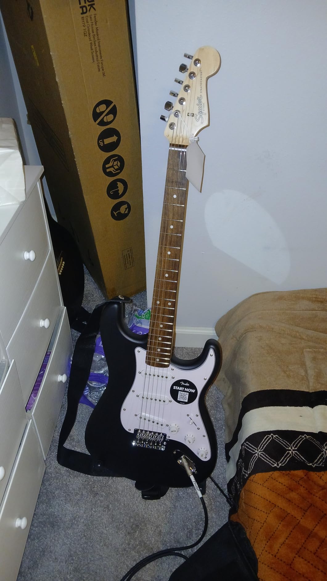 Fender Squier Debut Series Stratocaster Electric Guitar Kit, Beginner Guitar Kit, with 2-Year Warranty, with Padded Gig Bag, Frontman 10G Amp, Strap, and More, Includes Free Lessons, Black - Customer Photo 1