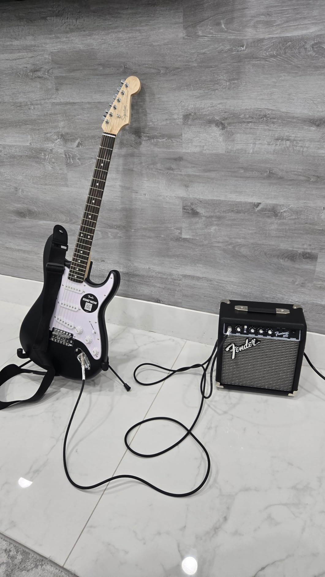 Fender Squier Debut Series Stratocaster Electric Guitar Kit, Beginner Guitar Kit, with 2-Year Warranty, with Padded Gig Bag, Frontman 10G Amp, Strap, and More, Includes Free Lessons, Black - Customer Photo 3