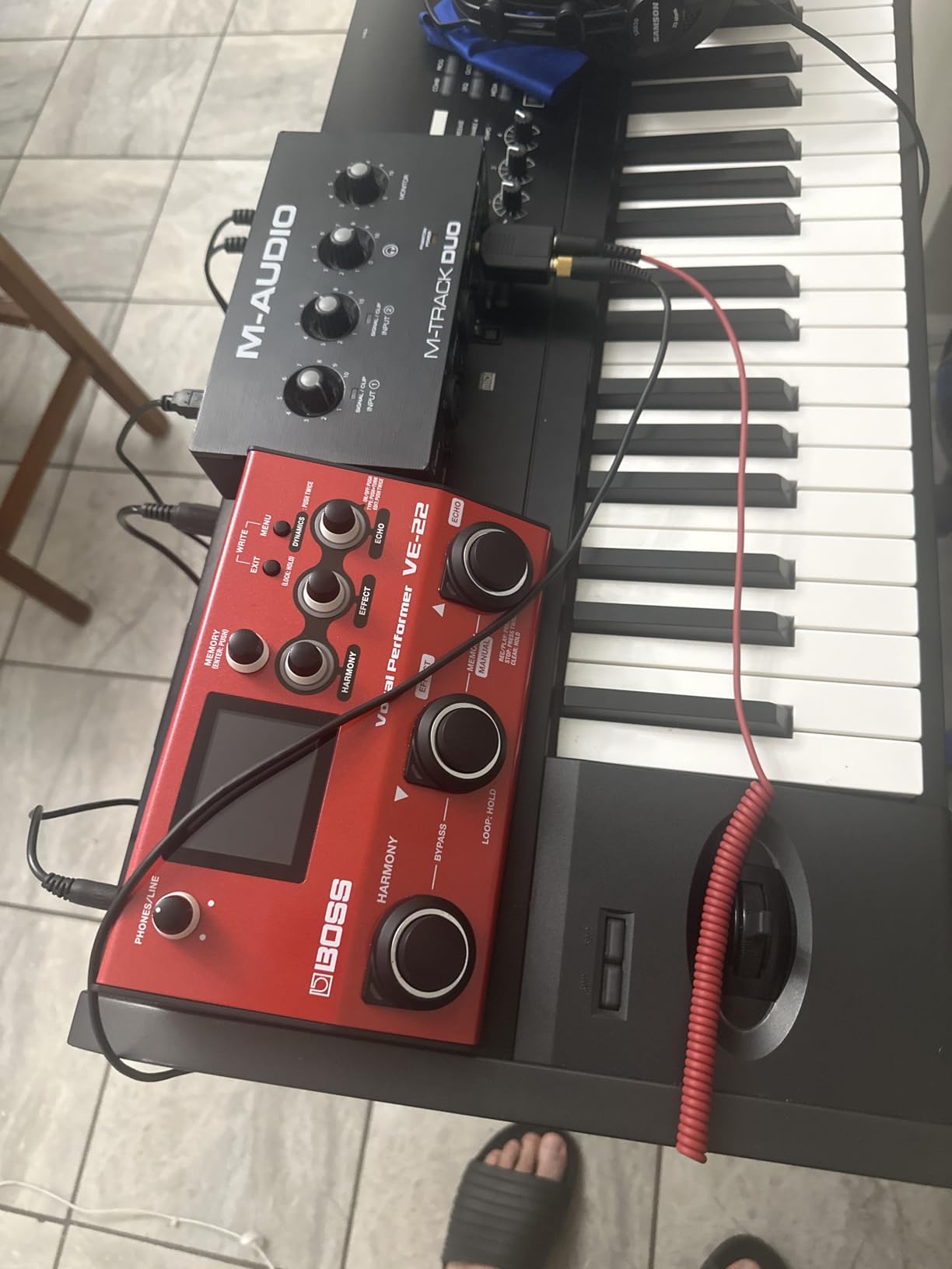 BOSS VE-22 Vocal Performer | Advanced Multi-Effects Processor for Singers | Powerful Harmony & Doubling Functions | Auto Pitch Correction | Ideal for Stage Performance, Recording, Livestreaming & More - Customer Photo 1