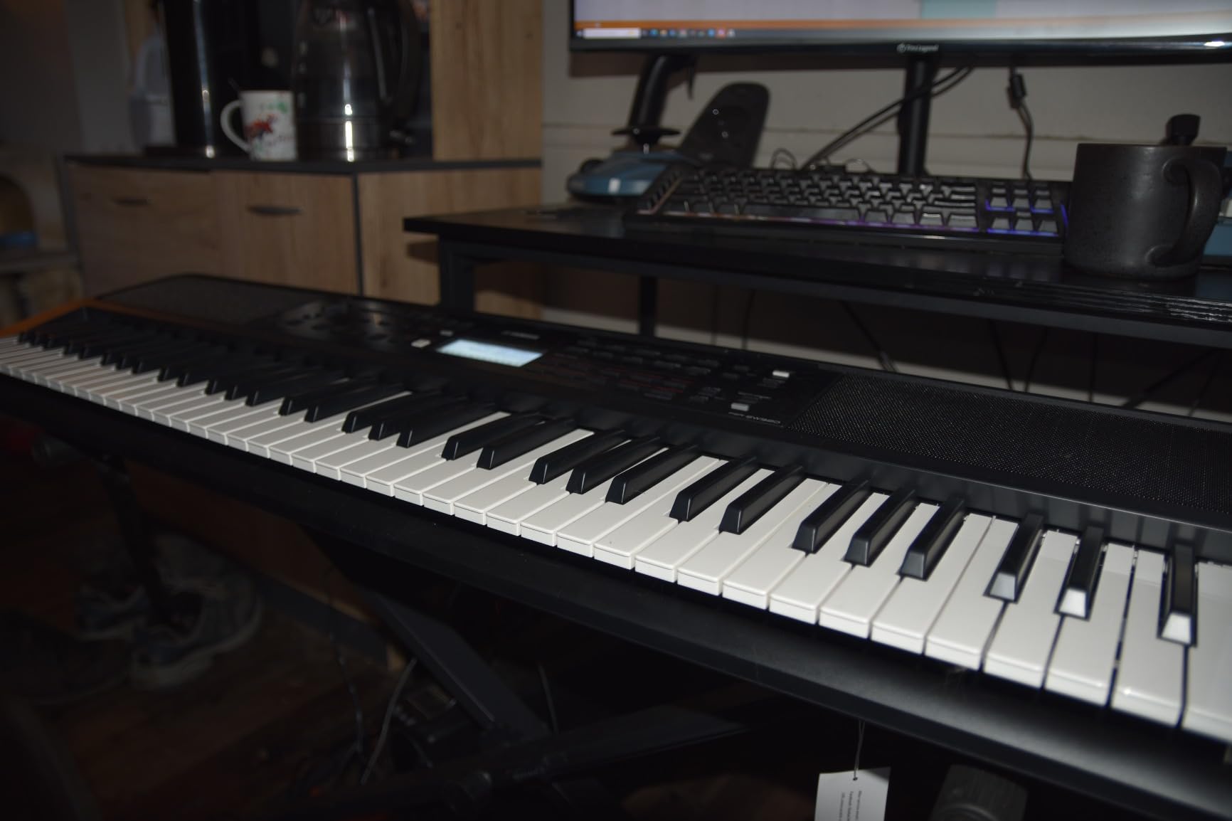 Yamaha 61-Key Portable Keyboard for Beginners with Learning Tools, Music Rest and Power Adapter PSRE283 - Customer Photo 2