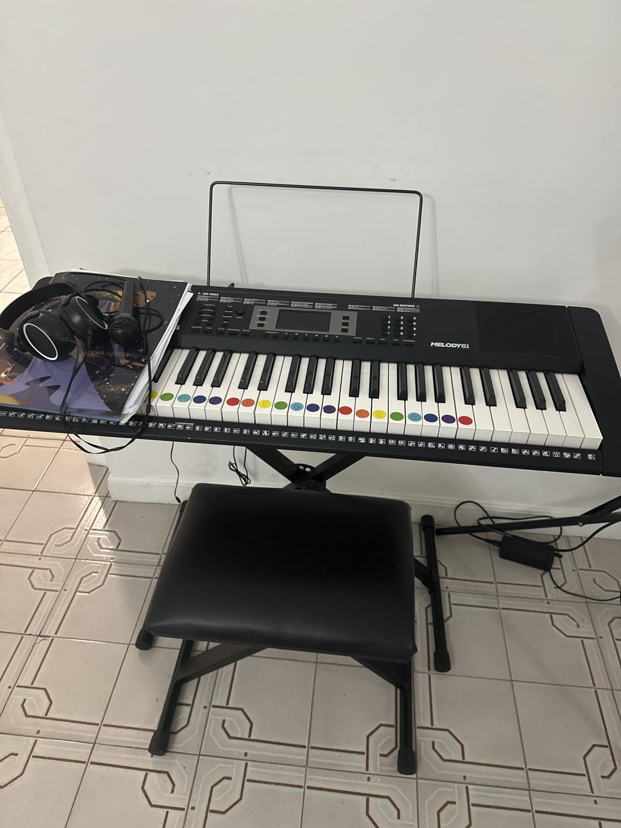 Alesis Melody 61 MK4 Keyboard Piano for Beginners with 61 Keys Speakers, Tablet/Sheet Music Stand, 300 Sounds and Music Lessons - Customer Photo 2