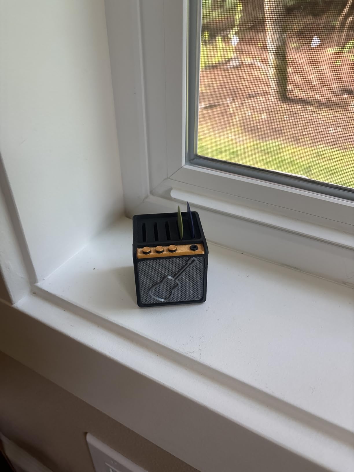 Guitar Pick Display Holder - Stylish Organizer for Music Enthusiasts and Musicians (Black) - Customer Photo 1
