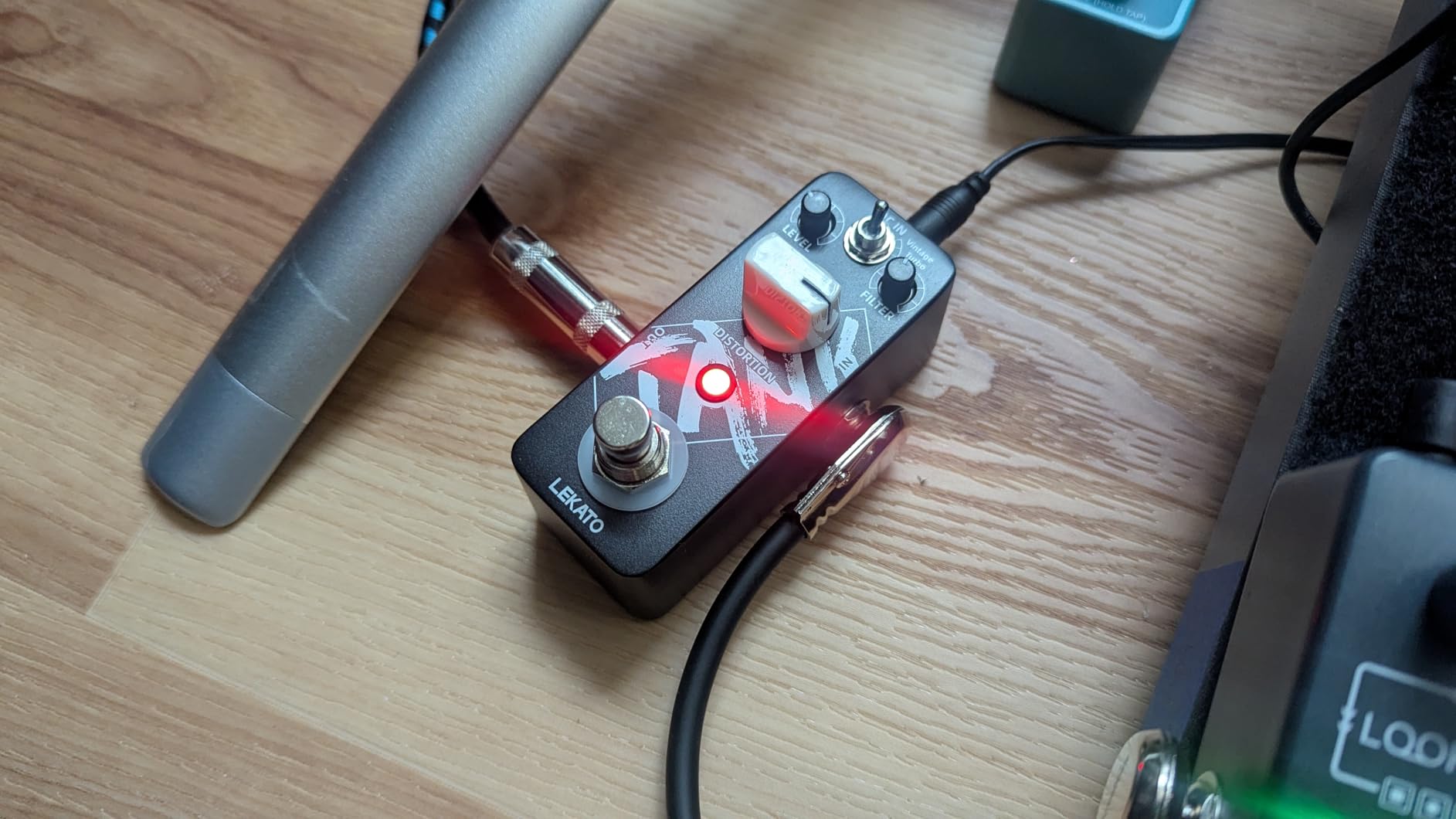 LEKATO Mini Pitch Shifter Pedal, Harmonizer Guitar Pedal Pitch Shift Box, Harmonizer Digital Octave Drop Pedals, True Bypass, Small Effects for Electric Guitar Bass - Customer Photo 3