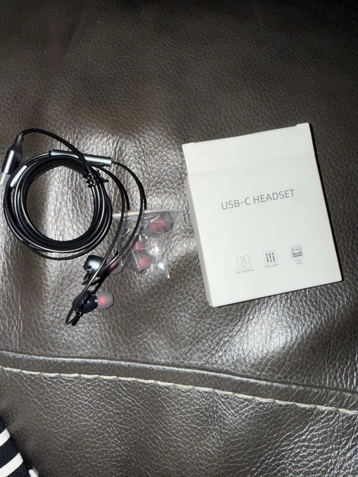 USB C Headphones for Samsung S23 FE S22 S21 S20 A53 A54 Wired Earbuds Metal in-Ear Type C Earphone with Microphone Volume Control Bass Stereo for iPhone 15 Pro Max iPhone 16 Pro Max Pixel 6 6a 7a 8 5 - Customer Photo 1