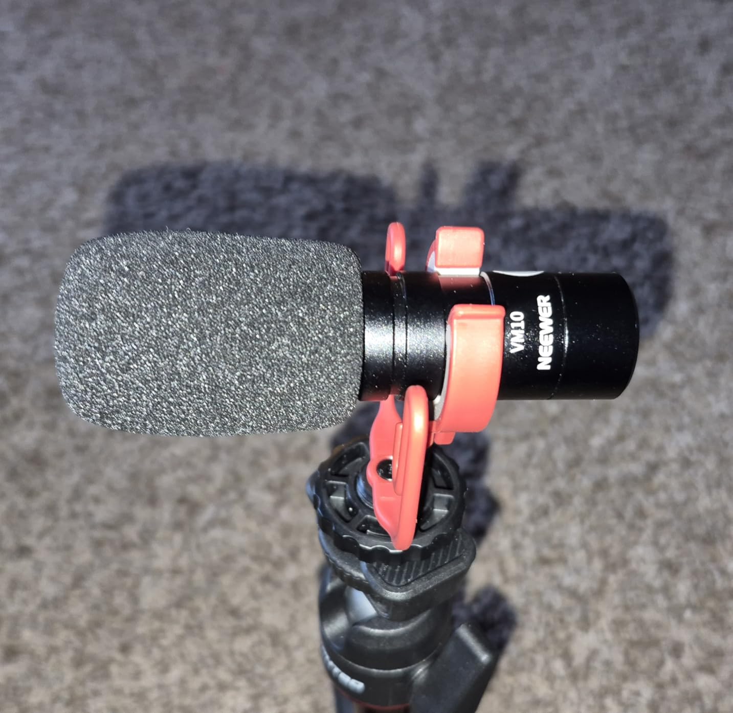 NEEWER Plug & Play Vlog Microphone for Camera, 20-20KHz Mini Supercardioid Mic Compatible with Sony Canon Nikon iPhone Samsung Android Tablet Mac with 3.5mm TRS USB C OTG Shock Mount Windscreen, VM10 Customer Review NEEWER Plug & Play Vlog Microphone for Camera, 20-20KHz Mini Supercardioid Mic Compatible with Sony Canon Nikon iPhone Samsung Android Tablet Mac with 3.5mm TRS USB C OTG Shock Mount Windscreen, VM10 - Customer Photo 1