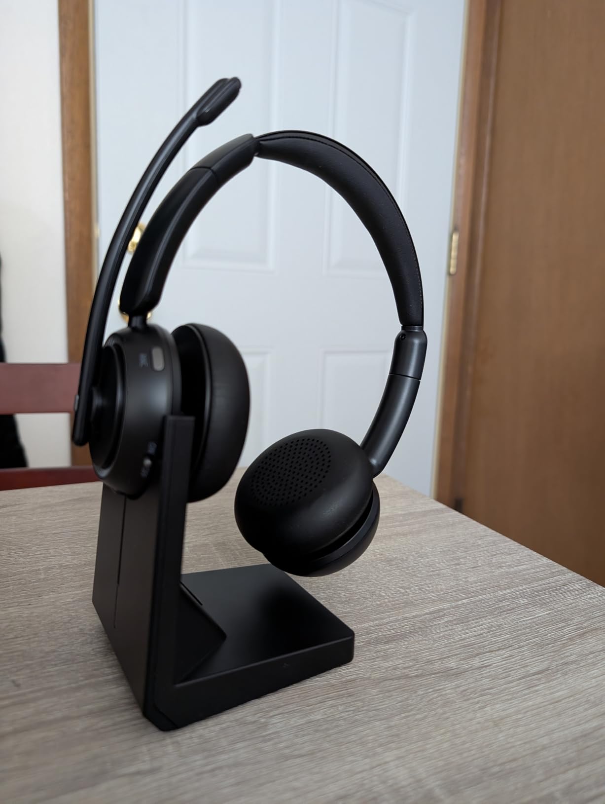 Wireless Headset with ANC & ENC, Bluetooth 5.4 Headset with USB Dongle, Wireless Headphones with Flip-to-Mute Microphone for Work from Home/Office/PC/Cell Phones Customer Review Wireless Headset with ANC & ENC, Bluetooth 5.4 Headset with USB Dongle, Wireless Headphones with Flip-to-Mute Microphone for Work from Home/Office/PC/Cell Phones - Customer Photo 2