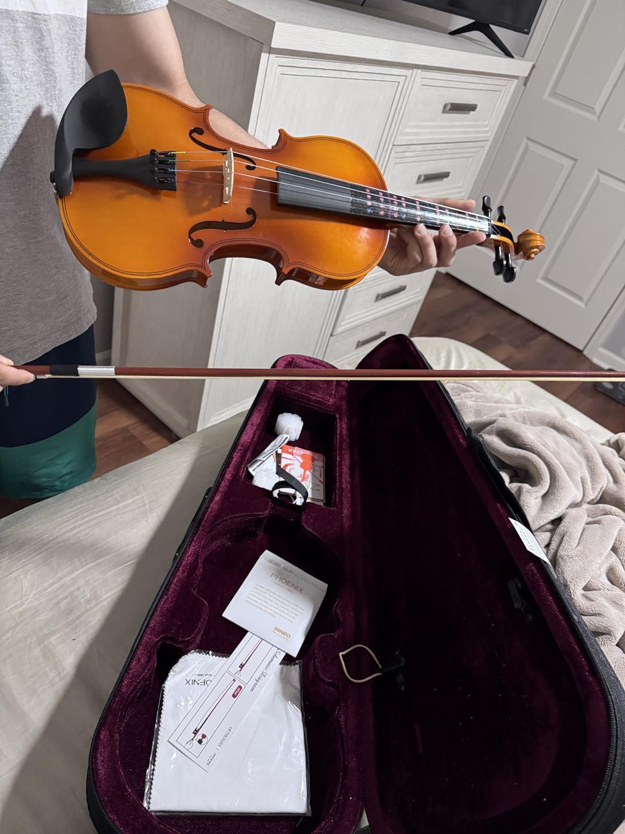 PHOENIX Violin 4/4 Full Size Set, Fiddle Set for professional Beginners Adults with Rosewood Bow Extra strings & Bridge, 2 Rosins, Tuner, Mute, Case (Plywood, 4/4) Customer Review PHOENIX Violin 4/4 Full Size Set, Fiddle Set for professional Beginners Adults with Rosewood Bow Extra strings & Bridge, 2 Rosins, Tuner, Mute, Case (Plywood, 4/4) - Customer Photo 2