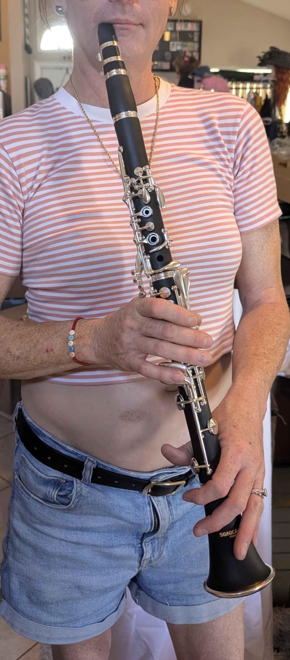 SONICAKE B Flat Clarinet for Beginner & Student, Nickel-plated Bb Ebonite Clarinet 2 Barrels, Reeds with Cleaning Kit, White Gloves and Hard Case, Black, QCR-01 - Customer Photo 1