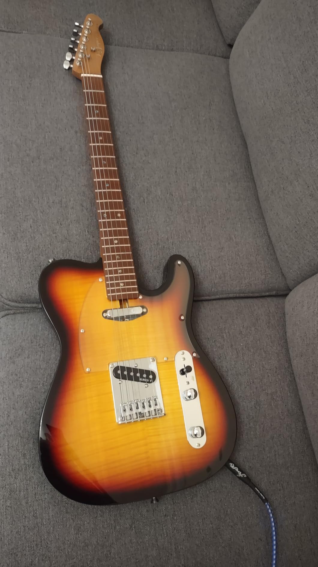 Leo Jaymz TL Electric Guitar - Flame Maple Top, Mahogany Body, Maple Neck - Alnico V Pickups, Locking Tuners - Solid Choice for Beginners & Intermediate Players (Sunburst) Customer Review Leo Jaymz TL Electric Guitar - Flame Maple Top, Mahogany Body, Maple Neck - Alnico V Pickups, Locking Tuners - Solid Choice for Beginners & Intermediate Players (Sunburst) - Customer Photo 1