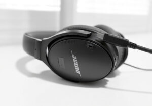 How to Reset Bose QuietComfort 35 Headphones