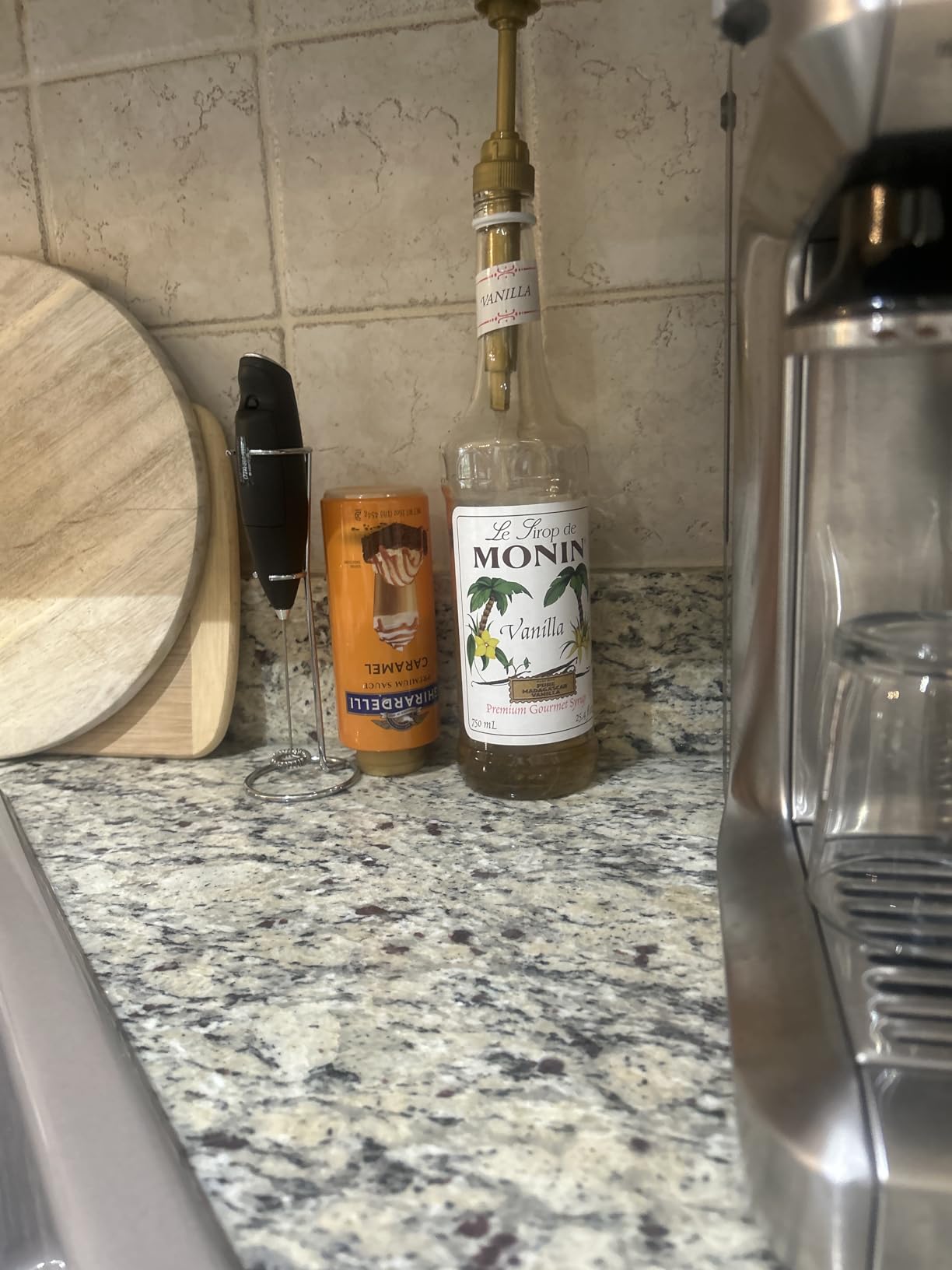 Monin - Vanilla Syrup, Versatile Flavor, Great for Coffee, Shakes, and Cocktails, Gluten-Free, Non-GMO (750 ml) - Customer Photo 3