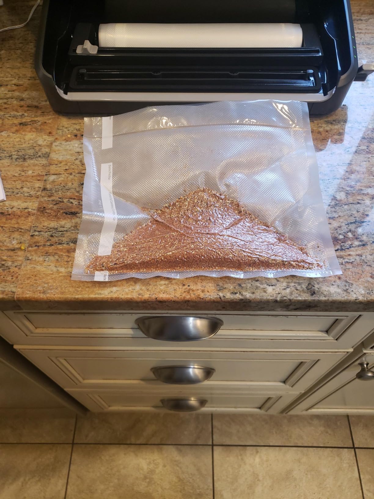 FoodSaver Vacuum Sealer Machine, Automatic Bag Detection, Sous Vide Friendly, with sealer bags, roll, handheld vacuum sealer, black Customer Review FoodSaver Vacuum Sealer Machine, Automatic Bag Detection, Sous Vide Friendly, with sealer bags, roll, handheld vacuum sealer, black - Customer Photo 3