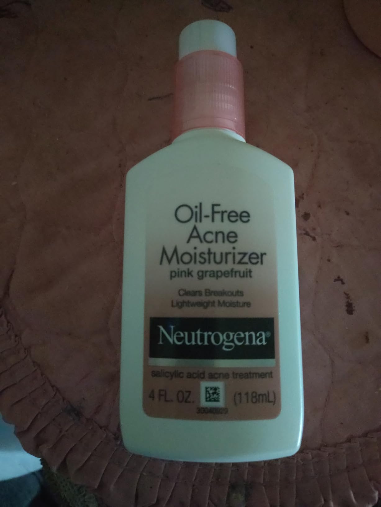 Neutrogena Oil Free Acne Moisturizer, .5% Salicylic Acid Acne Treatment, Pink Grapefruit Face Lotion for Breakouts, Non-Greasy & Non-Comedogenic, 4 fl. oz - Customer Photo 1
