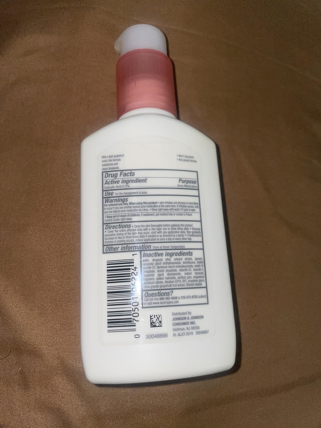 Neutrogena Oil Free Acne Moisturizer, .5% Salicylic Acid Acne Treatment, Pink Grapefruit Face Lotion for Breakouts, Non-Greasy & Non-Comedogenic, 4 fl. oz - Customer Photo 5