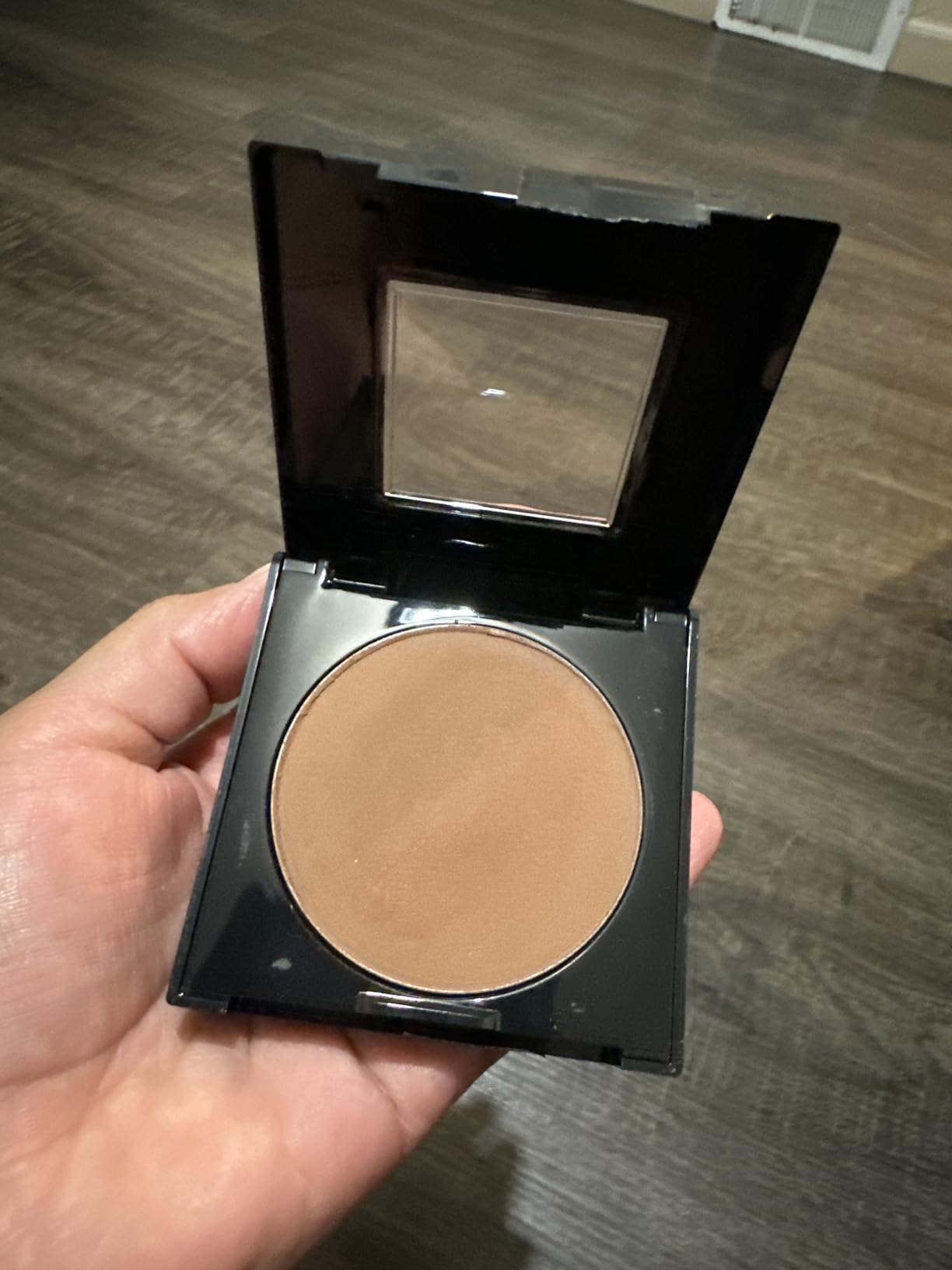 Maybelline Fit Me Matte + Poreless Pressed Face Powder Makeup & Setting Powder, Translucent, 1 Count Customer Review Maybelline Fit Me Matte + Poreless Pressed Face Powder Makeup & Setting Powder, Translucent, 1 Count - Customer Photo 1