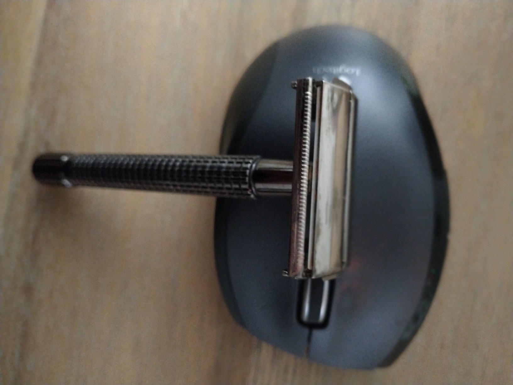 WEISHI Butterfly Open Double Edge Safety Razor for Men, Nostalgic Long Handle with 5 Stainless Razor Blades, Reusable Wet Shave Tool for Smooth, Close Shave - Customer Photo 2