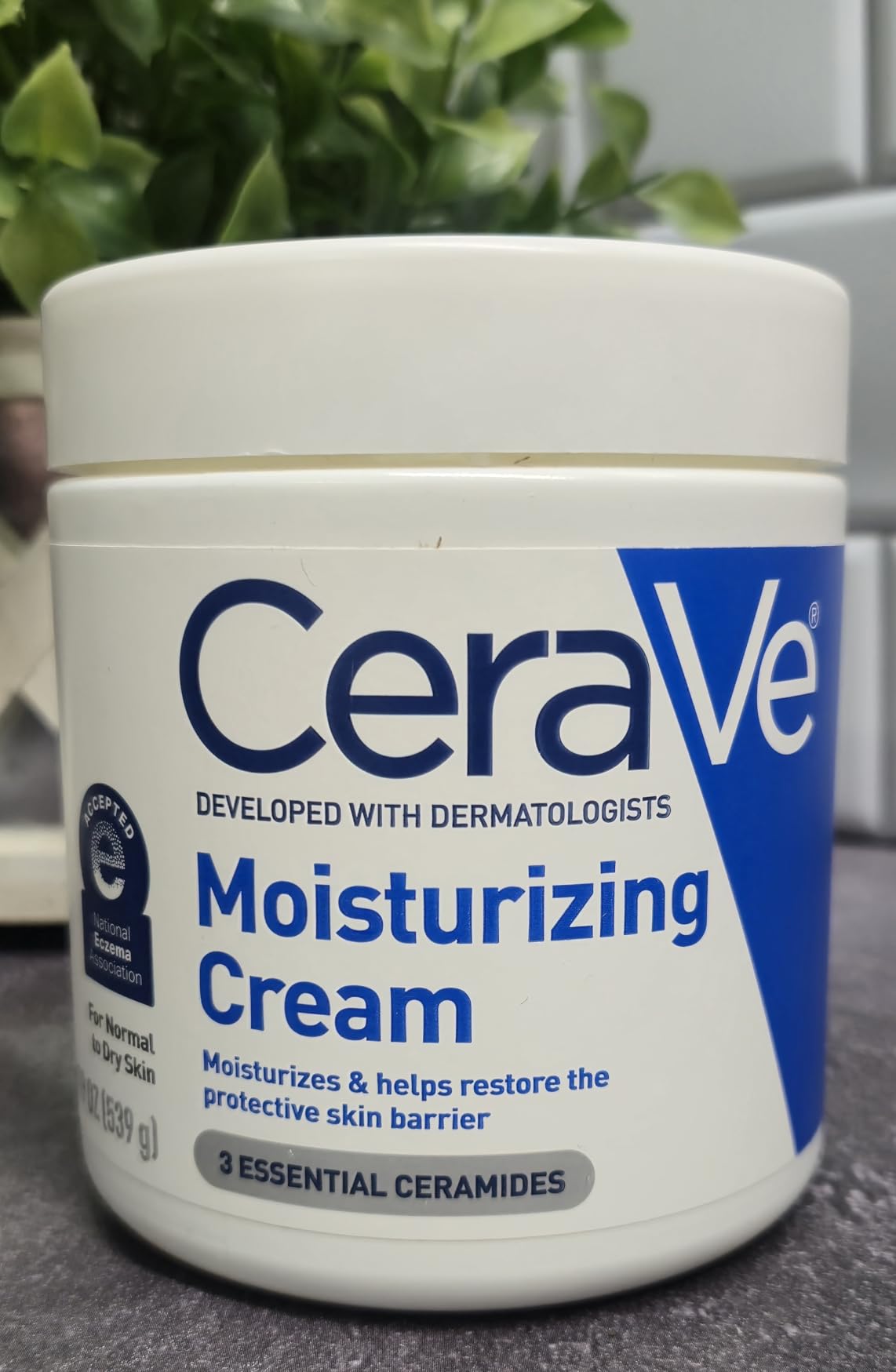 CeraVe Moisturizing Cream, Body and Face Moisturizer for Dry Skin, Body Cream with Hyaluronic Acid and Ceramides, Daily Moisturizer, Oil-Free, Fragrance Free, Non-Comedogenic, 19 Ounce - Customer Photo 5