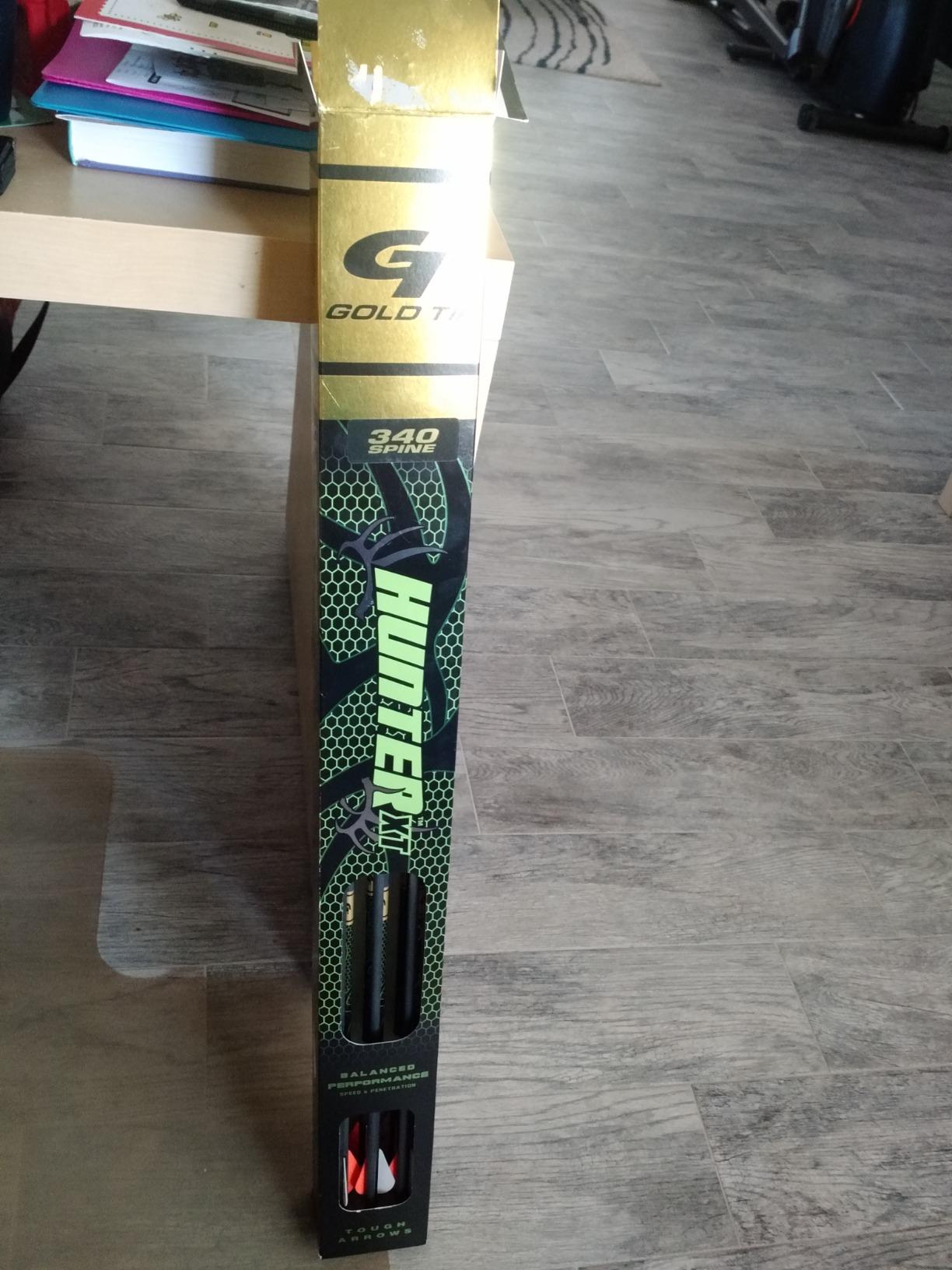 Gold Tip Hunter XT Arrows with 2-Inch Raptor Vanes (1-Dozen), Color May Vary - Customer Photo 2