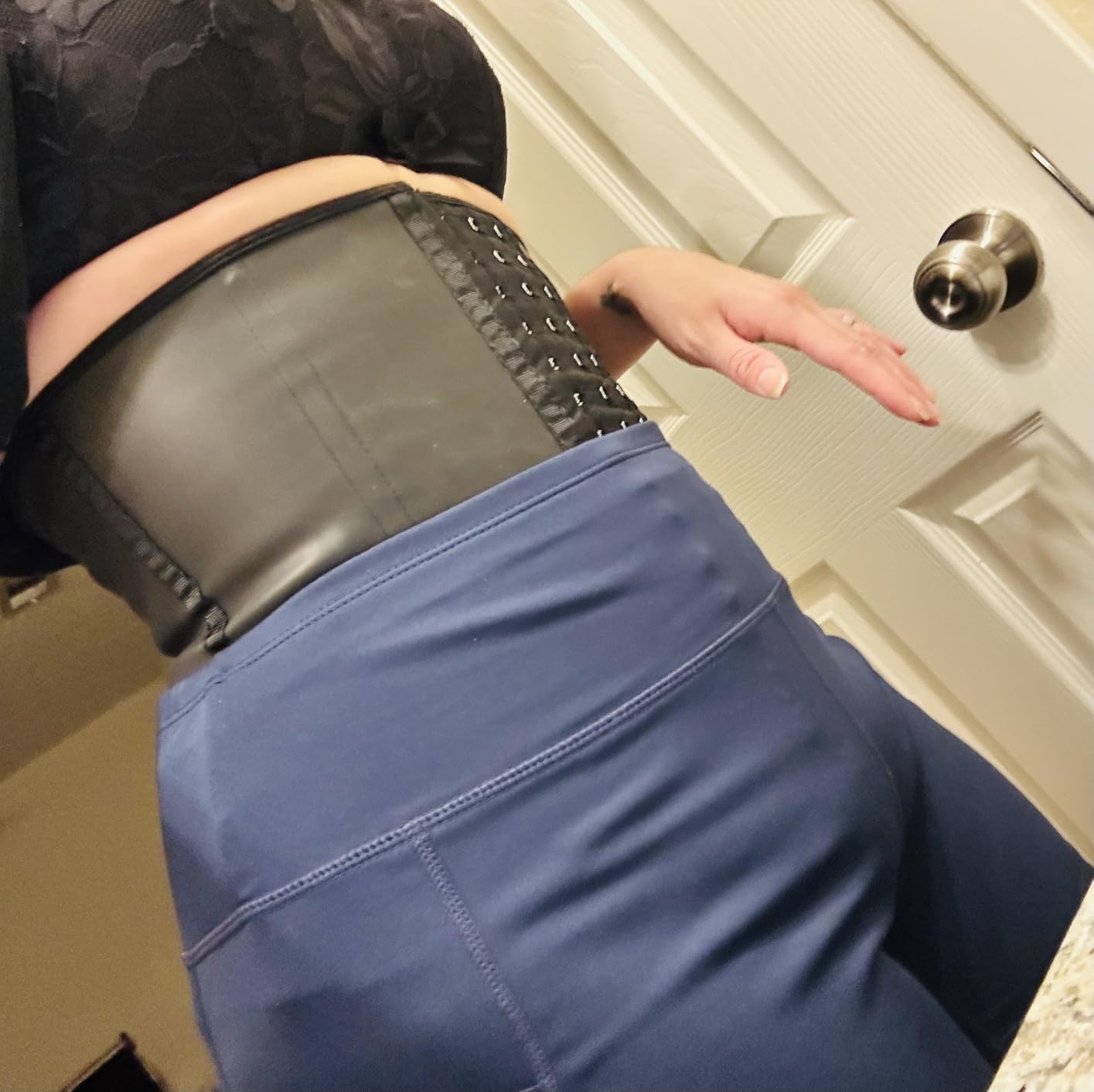 YIANNA Waist Trainer for Women Latex Underbust Waist Cincher Corset Sport Girdle Hourglass Body Shaper Customer Review YIANNA Waist Trainer for Women Latex Underbust Waist Cincher Corset Sport Girdle Hourglass Body Shaper - Customer Photo 2