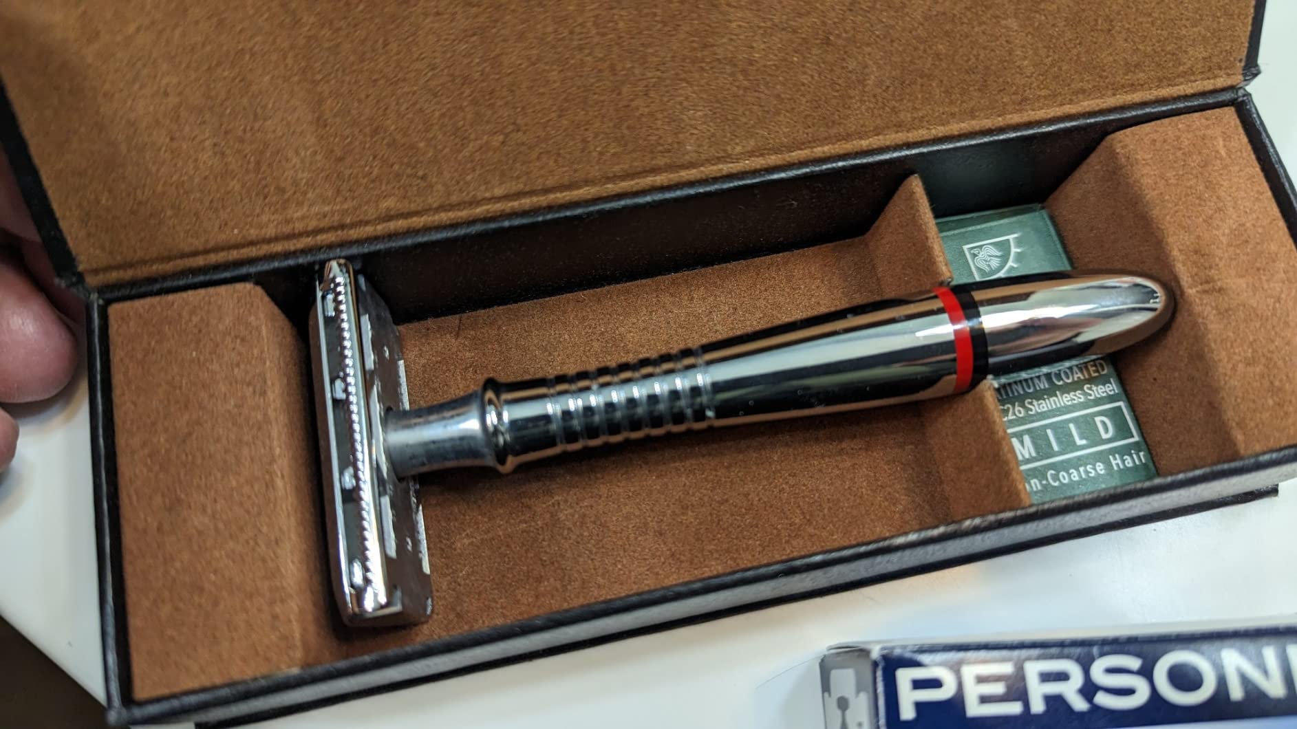 VIKINGS BLADE Double Edge Safety Razor for Men + 5 Swedish Steel Blades + Luxury Case. Classic 3-Piece. Reusable, Eco-Friendly (The Godfather) - Customer Photo 1