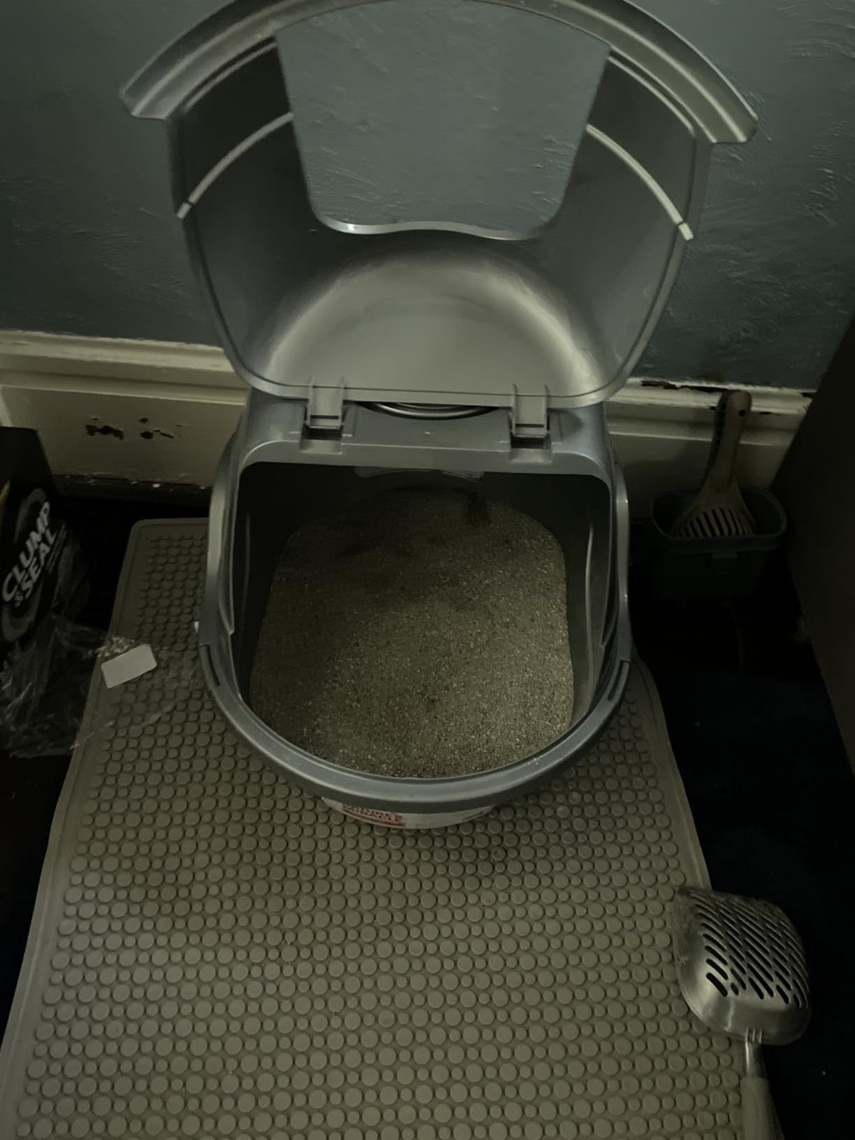 Nature's Miracle Hooded Flip Top Litter Box for Cats, With Built-In Odor Control Charcoal Filter - Customer Photo 2