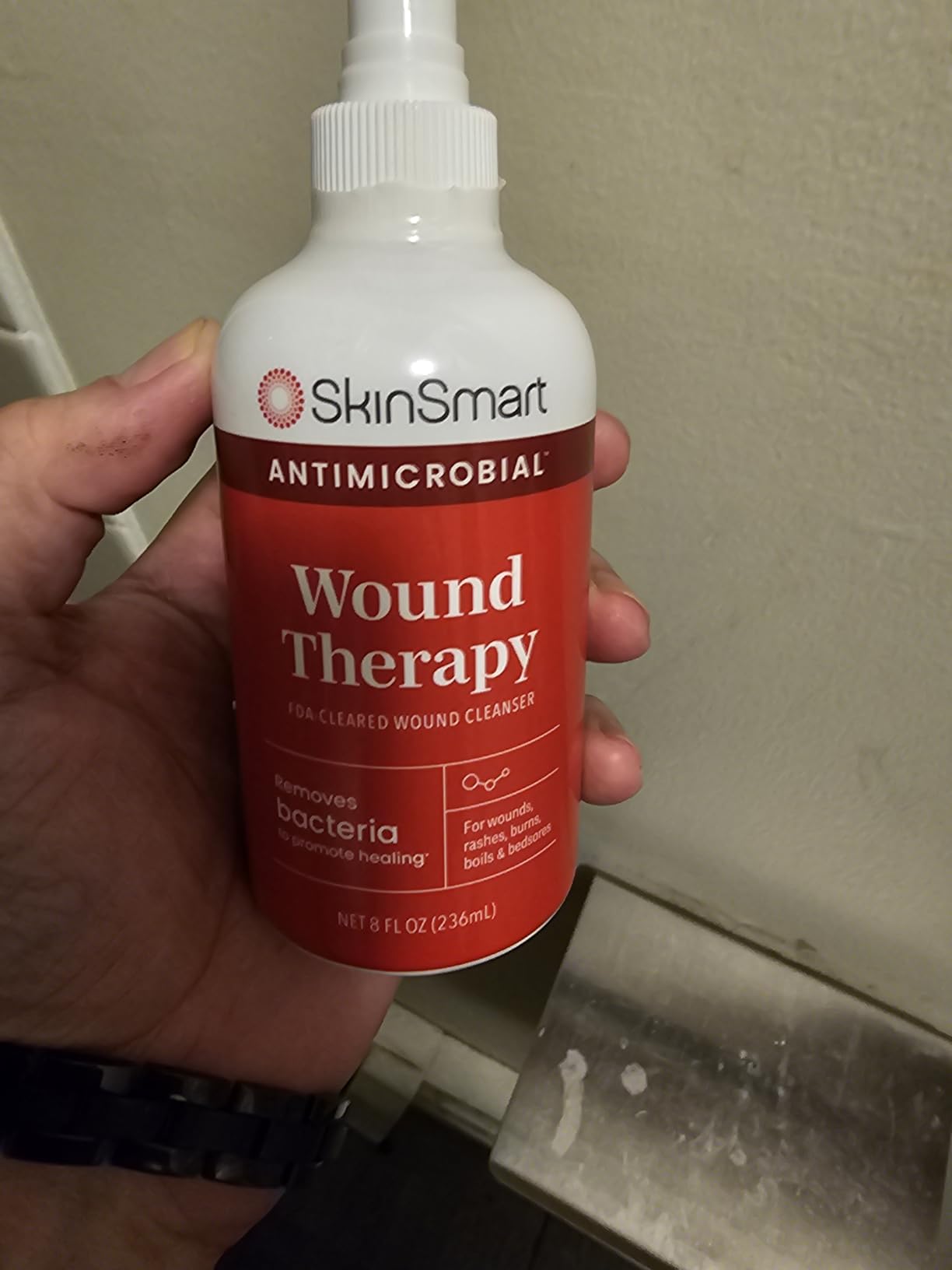 SkinSmart Antimicrobial Wound Therapy, Hypochlorous Acid Safely Removes Bacteria so Wounds Can Heal, 8 Ounce Clear Spray - Customer Photo 2