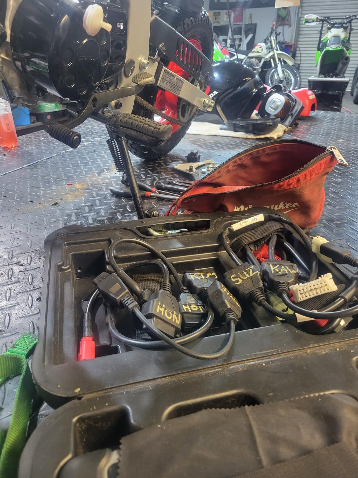 Autel Scanner MaxiCOM MK808S: 2025 Bidirectional Tool as MK808BT Pro MX808S M808Z, Work as MaxiCheck MX900 MK900BT, 28+ Service, Active Test, All System Diagnose, Injector Coding, FCA Autoauth OS 11 Customer Review Autel Scanner MaxiCOM MK808S: 2025 Bidirectional Tool as MK808BT Pro MX808S M808Z, Work as MaxiCheck MX900 MK900BT, 28+ Service, Active Test, All System Diagnose, Injector Coding, FCA Autoauth OS 11 - Customer Photo 1