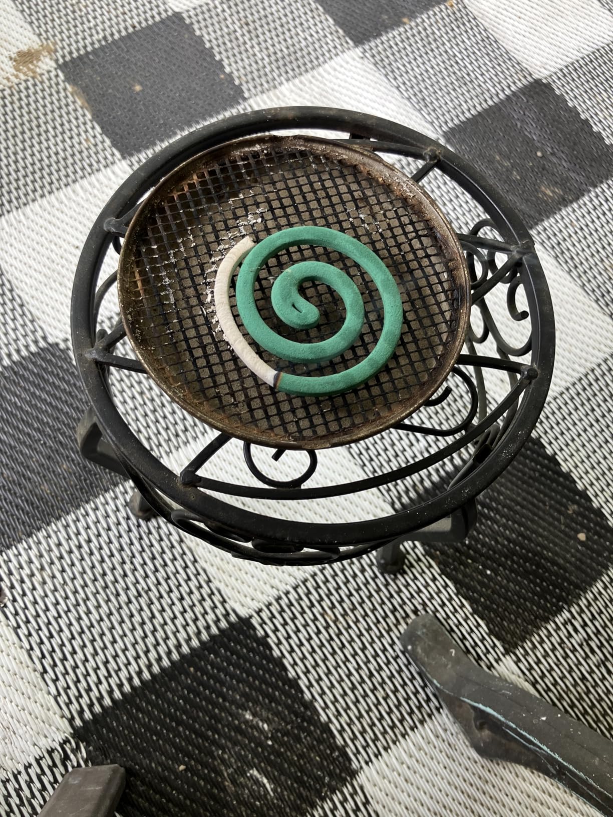 W4W Mosquito Repellent Coils - Outdoor Use Reaches Up to 10 feet - Each Burns for 5-7 Hours (Three Pack Contains 12 coils & 6 Stands) - Customer Photo 2