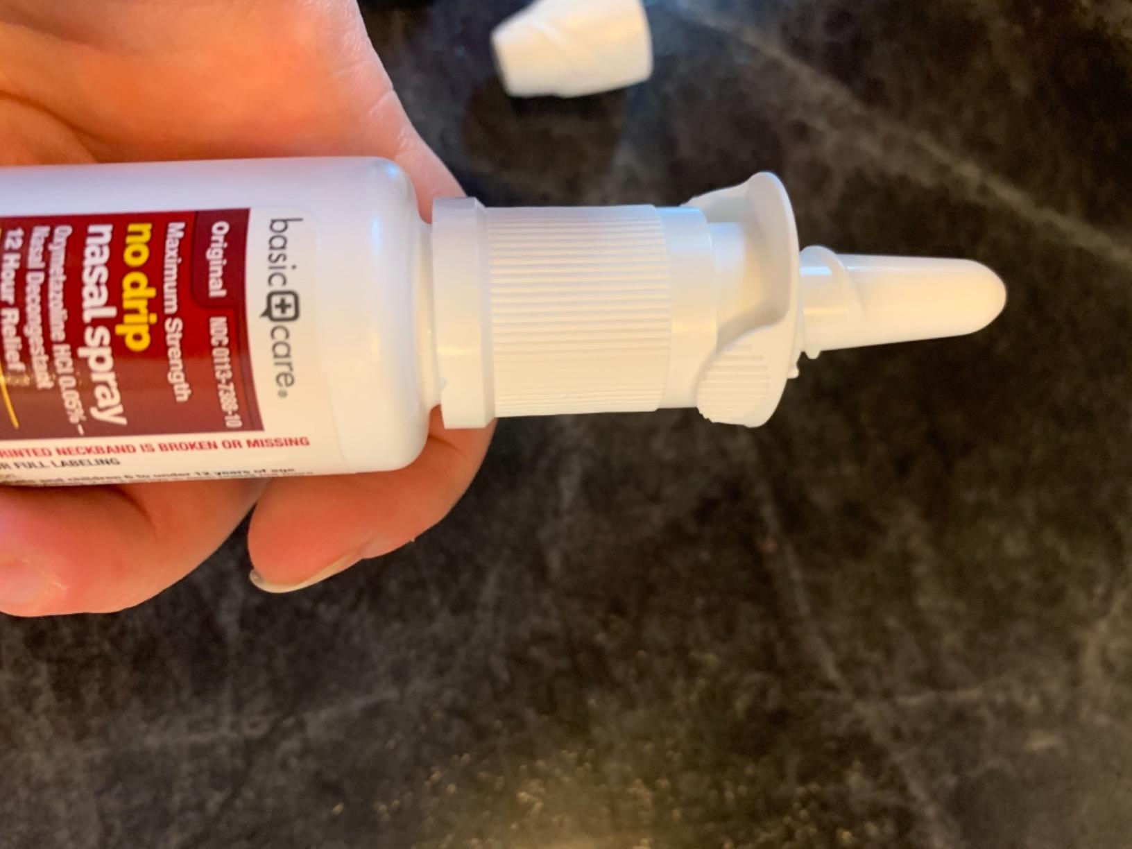 Amazon Basic Care No Drip Nasal Spray, 12 Hour Nasal Decongestant, Pump Mist, Oxymetazoline HCl, Cold and Allergy Nasal Spray, 1 fl oz (Pack of 1) - Customer Photo 4