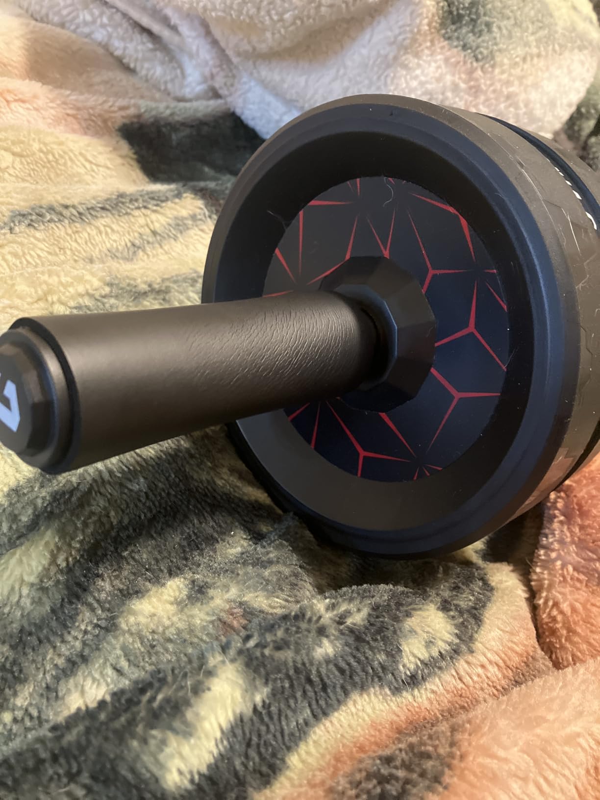 VINSGUIR Ab Roller Wheel, Abs & Core Workout Equipment for Home Gym with Knee Pad Accessories, Abdominal Wheel for Full-body Strength Training - Customer Photo 2