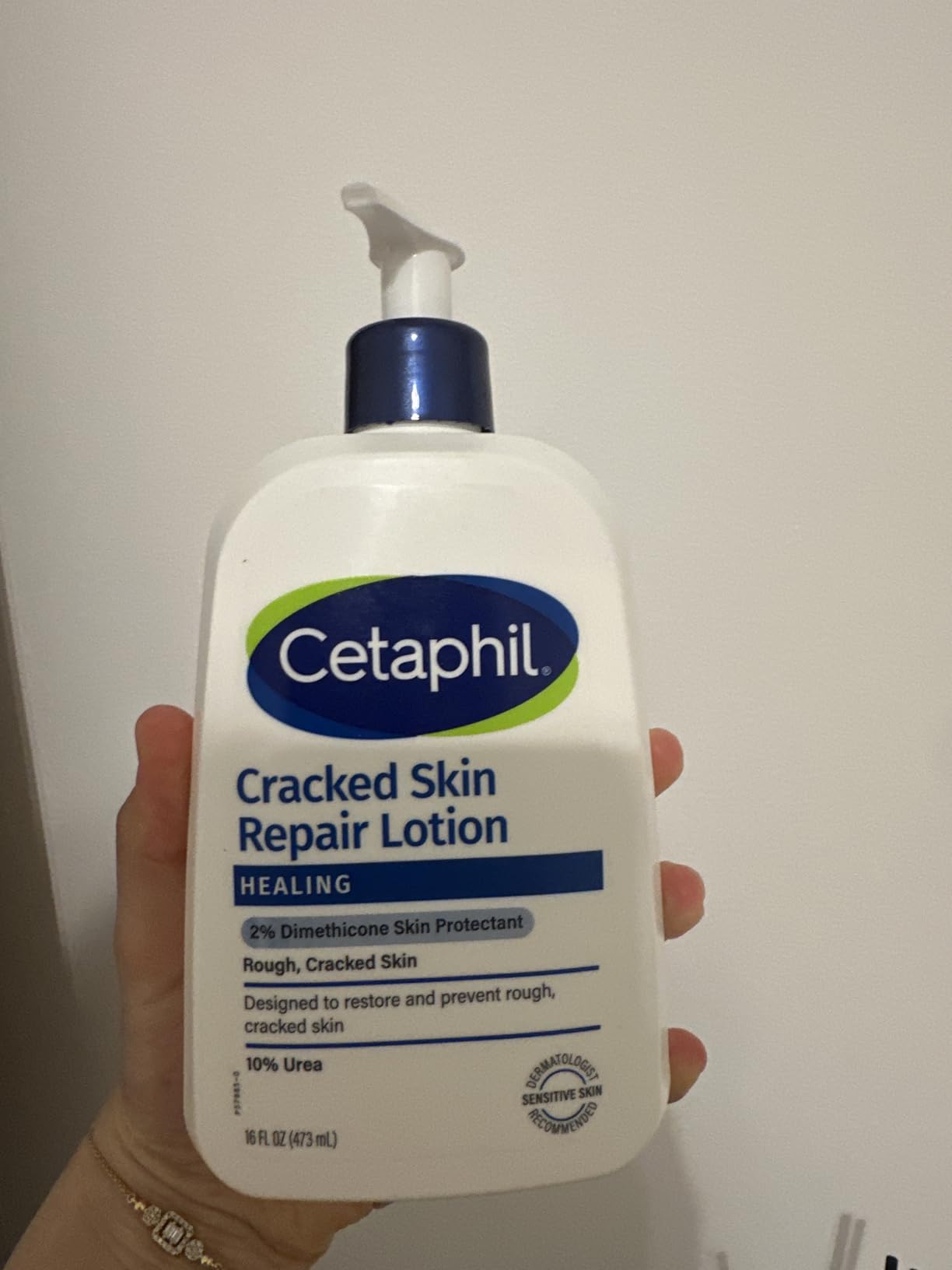 Cetaphil Restoring Body Lotion with Antioxidants for Aging Skin, Great for Neck and Chest Areas, Fragrance and Paraben Free, Suitable for Sensitive Skin 16 oz. Bottle - Customer Photo 4