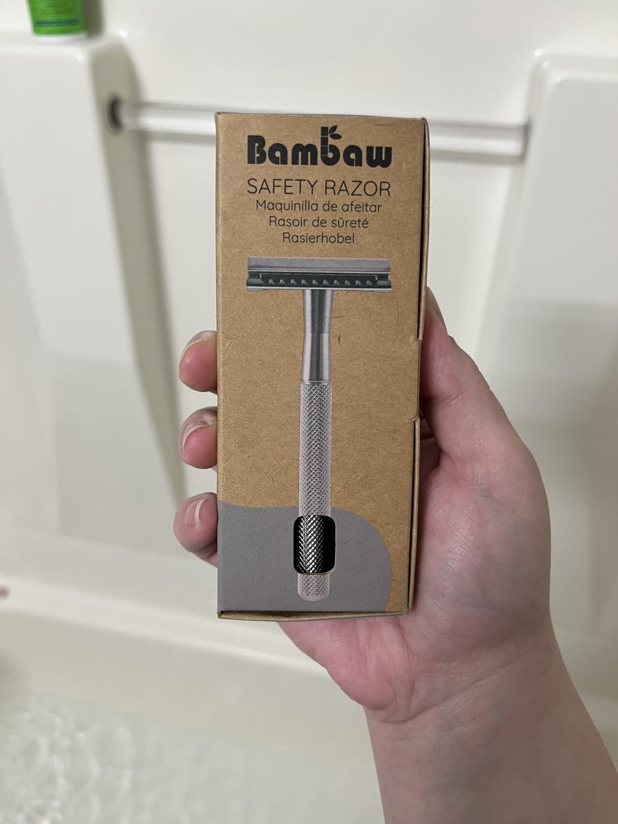 Bambaw Double Edge Safety Razor for Men & Women, Metal Razor with 5 Double Edge Safety Razor Blades, Eco-Friendly Razor – Silver - Customer Photo 1