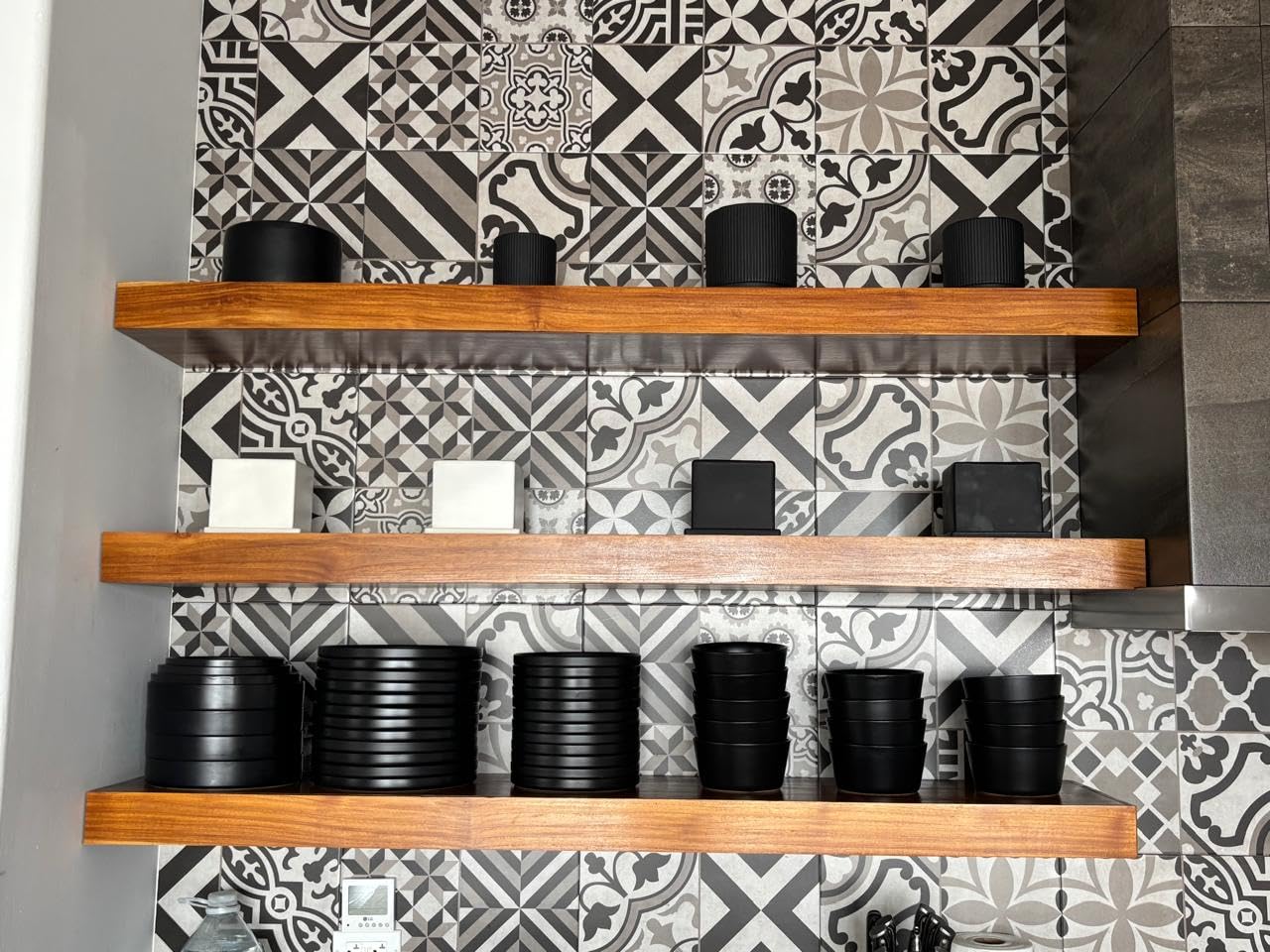 Stone Lain Celina Stoneware 16 Piece Dinnerware Set, Plates and Bowls, Black Matte Dish, Service for 4 – Minimalist Round Style, Microwave & Dishwasher Safe - Customer Photo 2