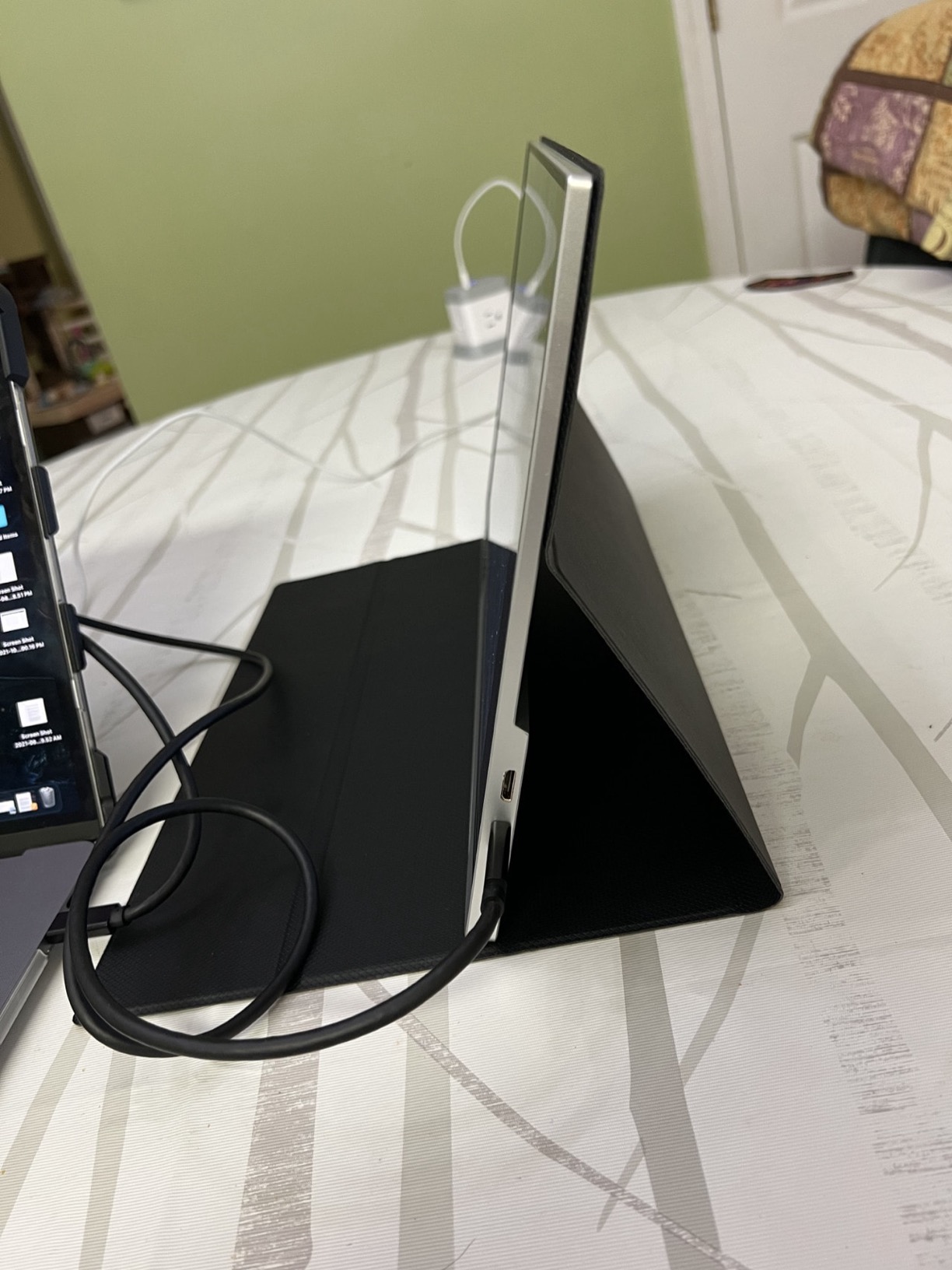 cocopar Portable Monitor 15.6 Inch 1080P Travel Monitor with Speaker HDMI USB-C External Display for Laptop MacBook Surface PC Xbox PS4/5, VESA Mountable, with Cover Stand - Customer Photo 4