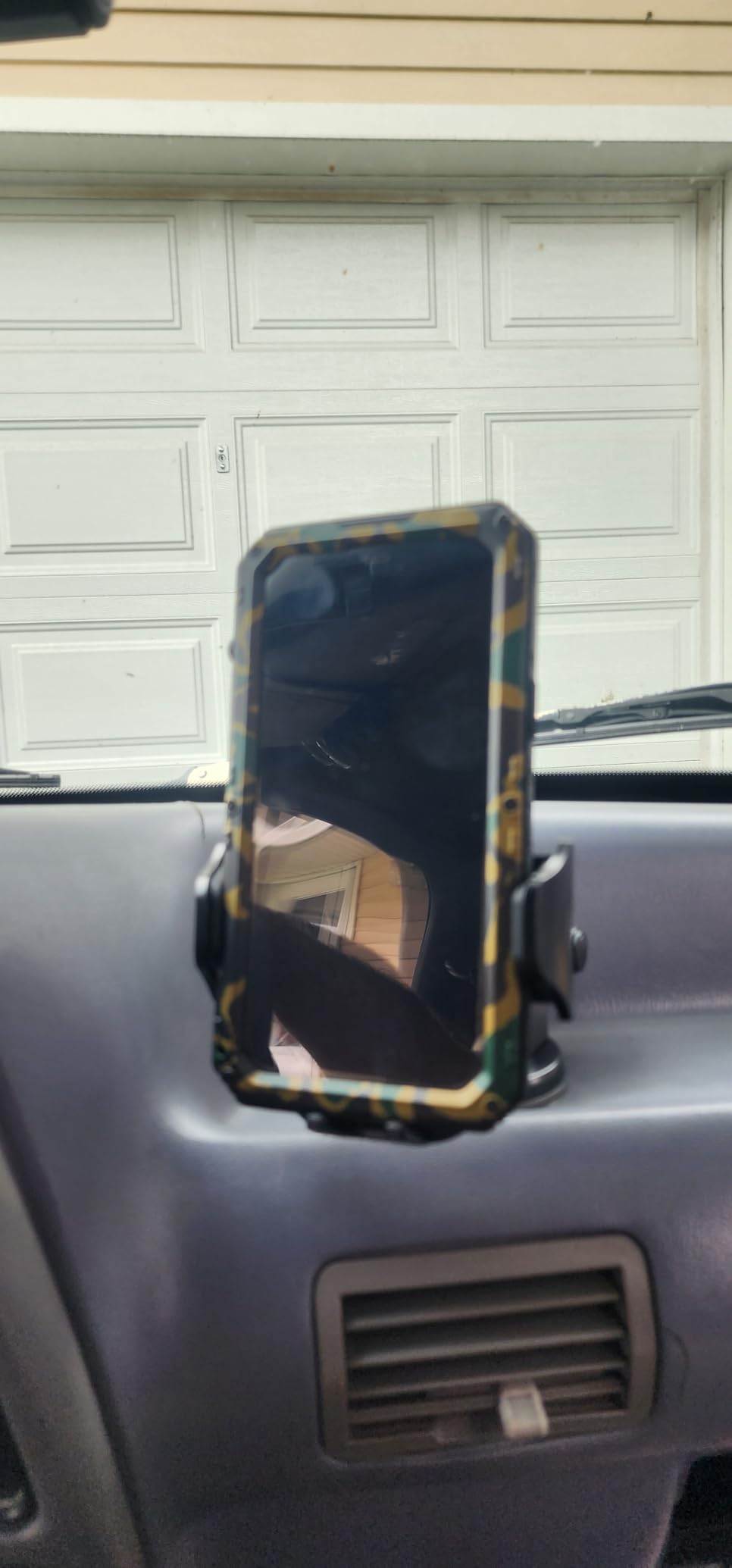 VANMASS Car Phone Holder 2025 Military-Grade Phone Holder for Your Car Windshield Dashboard【 65 Lbs Strongest Suction】【Patent & Safety Certs】 Universal Cell Phone Car Mount for iPhone Samsung Android - Customer Photo 2