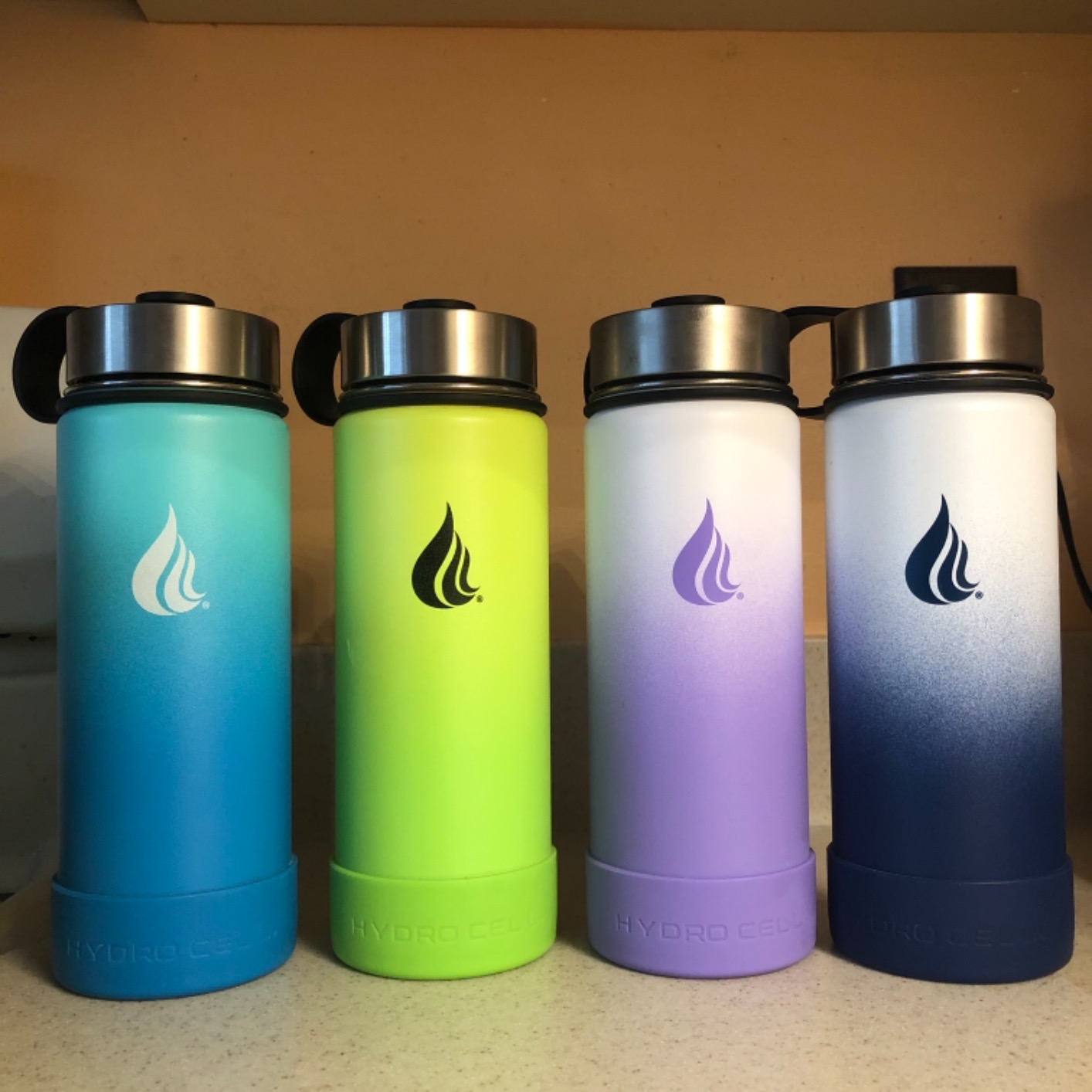 HYDRO CELL Stainless Steel Insulated Water Bottle with Straw - For Cold & Hot Drinks - Metal Vacuum Flask with Screw Cap and Modern Leakproof Sport Thermos for Adults (Fuchsia 64oz) Customer Review HYDRO CELL Stainless Steel Insulated Water Bottle with Straw - For Cold & Hot Drinks - Metal Vacuum Flask with Screw Cap and Modern Leakproof Sport Thermos for Adults (Fuchsia 64oz) - Customer Photo 3