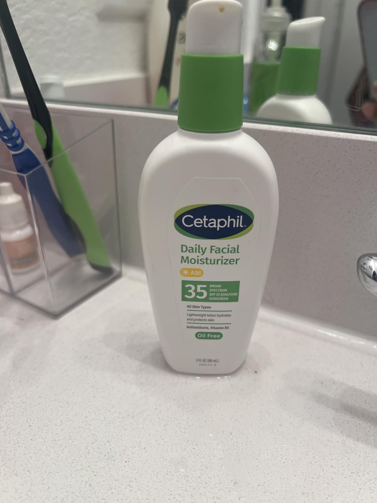 Cetaphil Face Moisturizer, Daily Oil Free Facial Moisturizer with SPF 35, For Dry or Oily Combination Sensitive Skin, Fragrance Free Face Lotion Customer Review Cetaphil Face Moisturizer, Daily Oil Free Facial Moisturizer with SPF 35, For Dry or Oily Combination Sensitive Skin, Fragrance Free Face Lotion - Customer Photo 1
