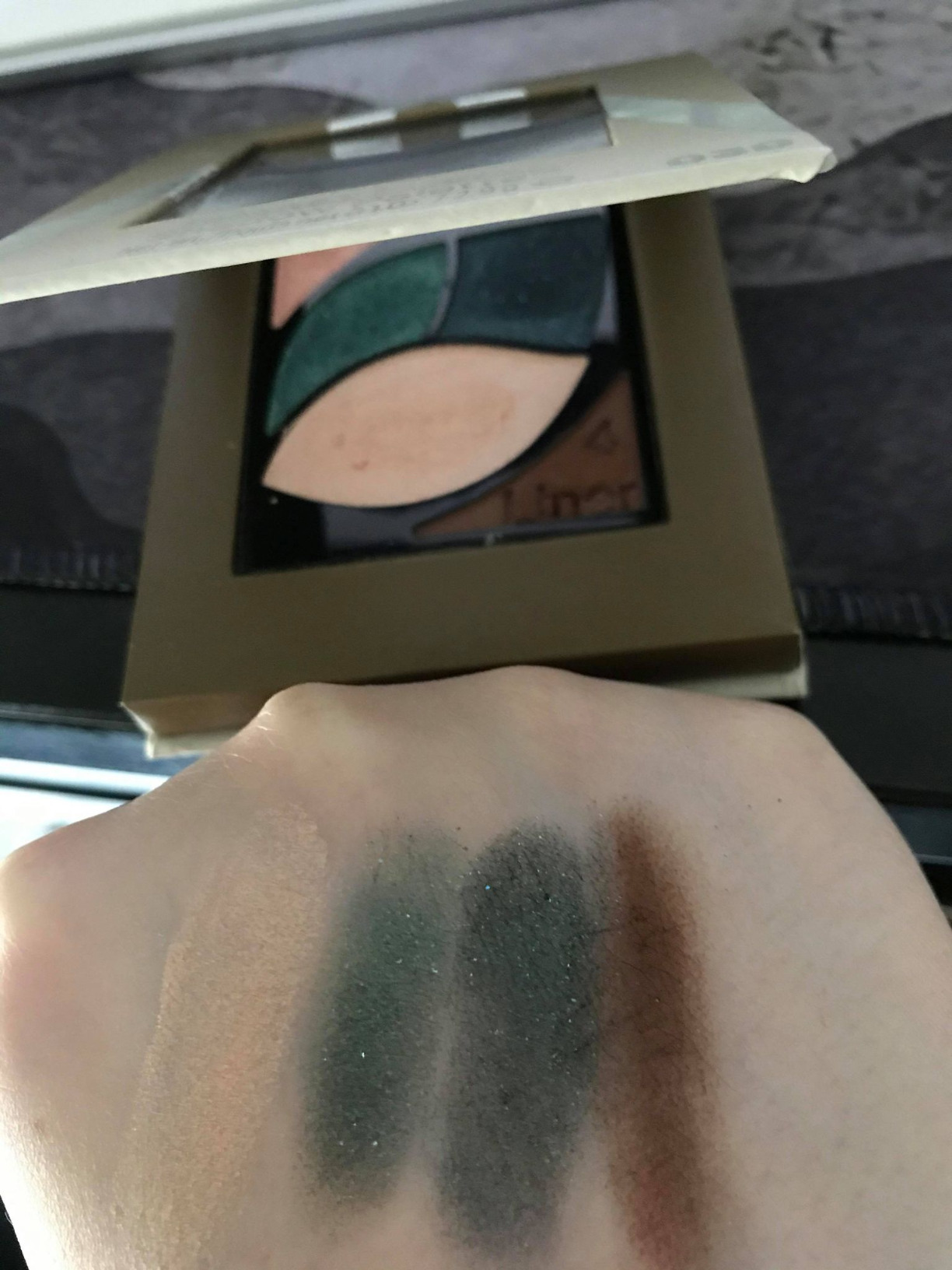 Almay Eyeshadow Palette, Longlasting Eye Makeup, Primer Enriched with Antioxidant Vitamin E, Hypoallergenic, 030 Hazel Eyes, 0.1 Oz - Customer Photo 3