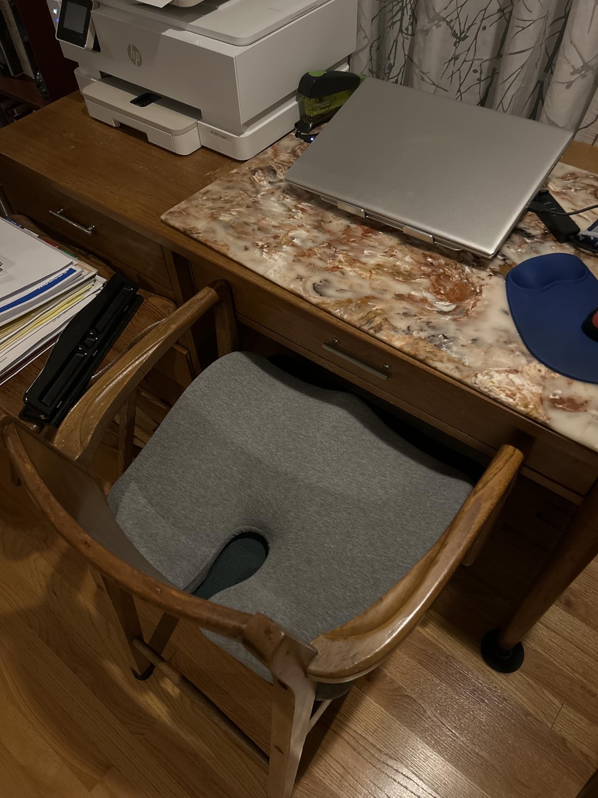 C CUSHION LAB Patented Pressure Relief Seat Cushion for Long Sitting Hours on Office/Home Chair, Car, Wheelchair - Extra-Dense Memory Foam for Hip, Tailbone, Coccyx, Sciatica - Light Grey Customer Review C CUSHION LAB Patented Pressure Relief Seat Cushion for Long Sitting Hours on Office/Home Chair, Car, Wheelchair - Extra-Dense Memory Foam for Hip, Tailbone, Coccyx, Sciatica - Light Grey - Customer Photo 1