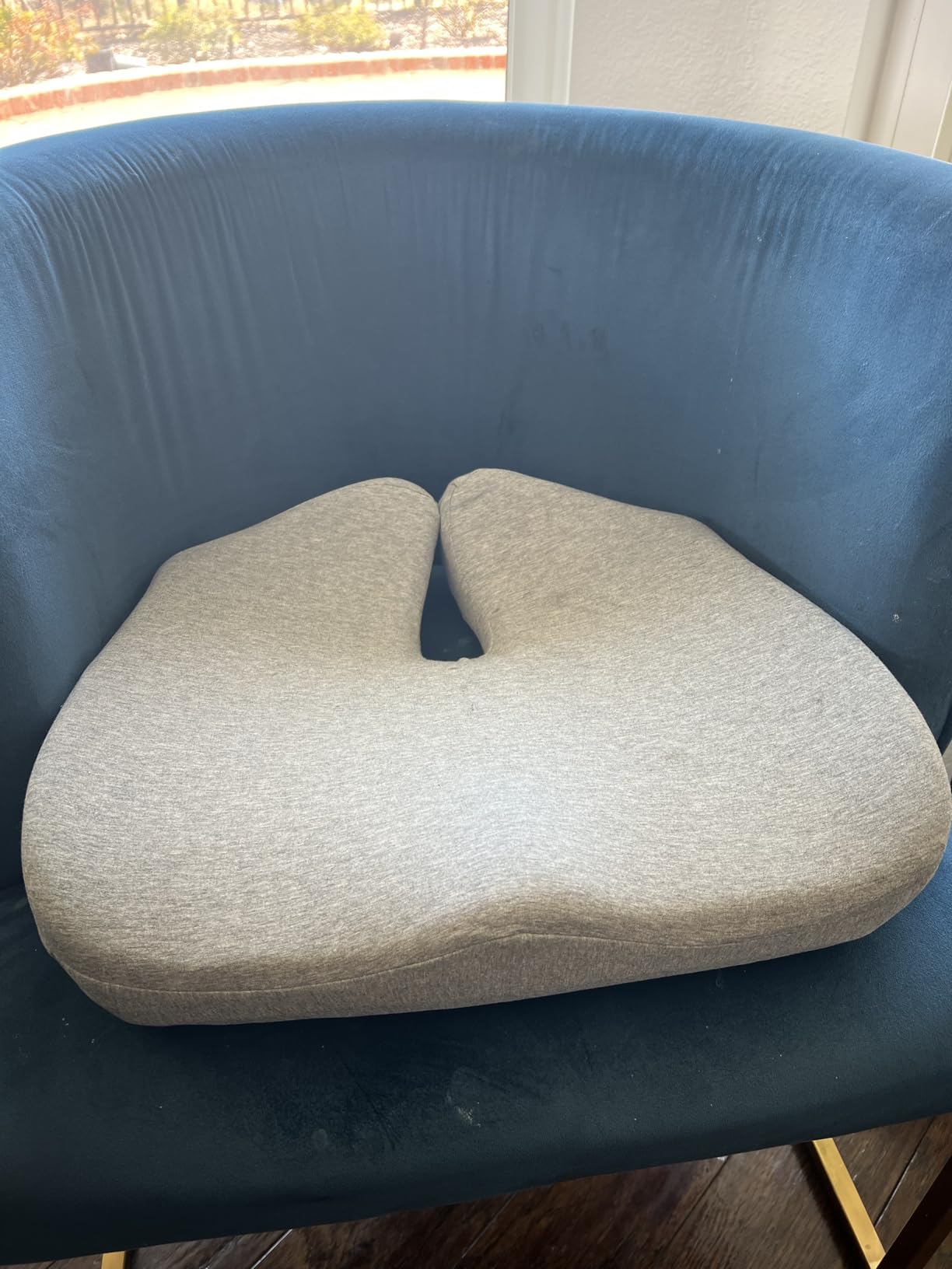 C CUSHION LAB Patented Pressure Relief Seat Cushion for Long Sitting Hours on Office/Home Chair, Car, Wheelchair - Extra-Dense Memory Foam for Hip, Tailbone, Coccyx, Sciatica - Light Grey Customer Review C CUSHION LAB Patented Pressure Relief Seat Cushion for Long Sitting Hours on Office/Home Chair, Car, Wheelchair - Extra-Dense Memory Foam for Hip, Tailbone, Coccyx, Sciatica - Light Grey - Customer Photo 2