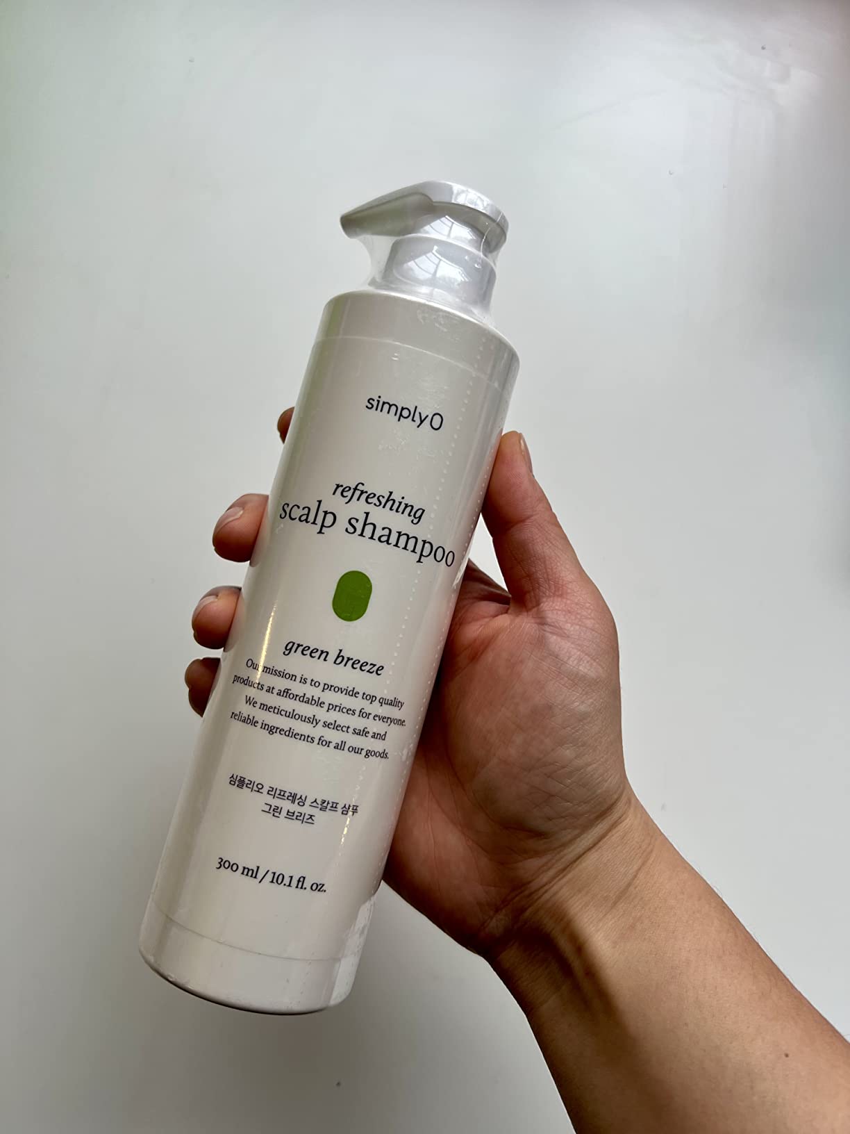 simplyO Refreshing Scalp Shampoo | Biotin & Panthenol I Dry, Itchy Scalp | Paraben-Free, Sulfate-Free I Green Breeze I 16.9 fl. oz Customer Review simplyO Refreshing Scalp Shampoo | Biotin & Panthenol I Dry, Itchy Scalp | Paraben-Free, Sulfate-Free I Green Breeze I 16.9 fl. oz - Customer Photo 1